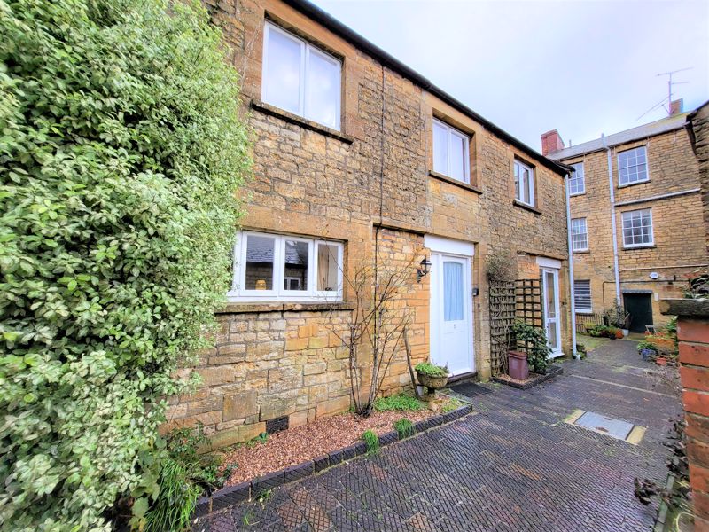 1 bed cottage to rent in Market Square, Crewkerne, TA18