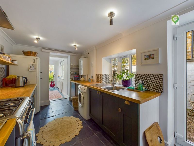 3 bed cottage for sale in Bower Hinton, Martock  - Property Image 4