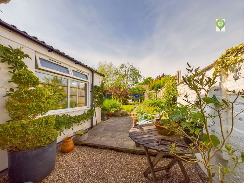 3 bed cottage for sale in Bower Hinton, Martock  - Property Image 9