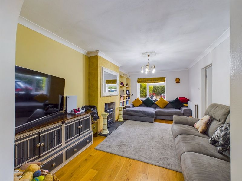 3 bed house for sale in Montacute Road, Yeovil 5