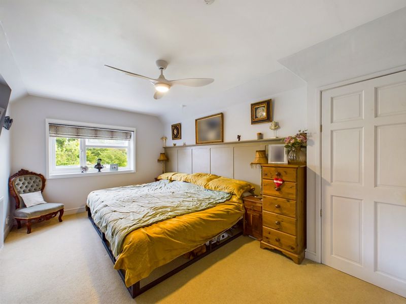 3 bed house for sale in Montacute Road, Yeovil  - Property Image 8