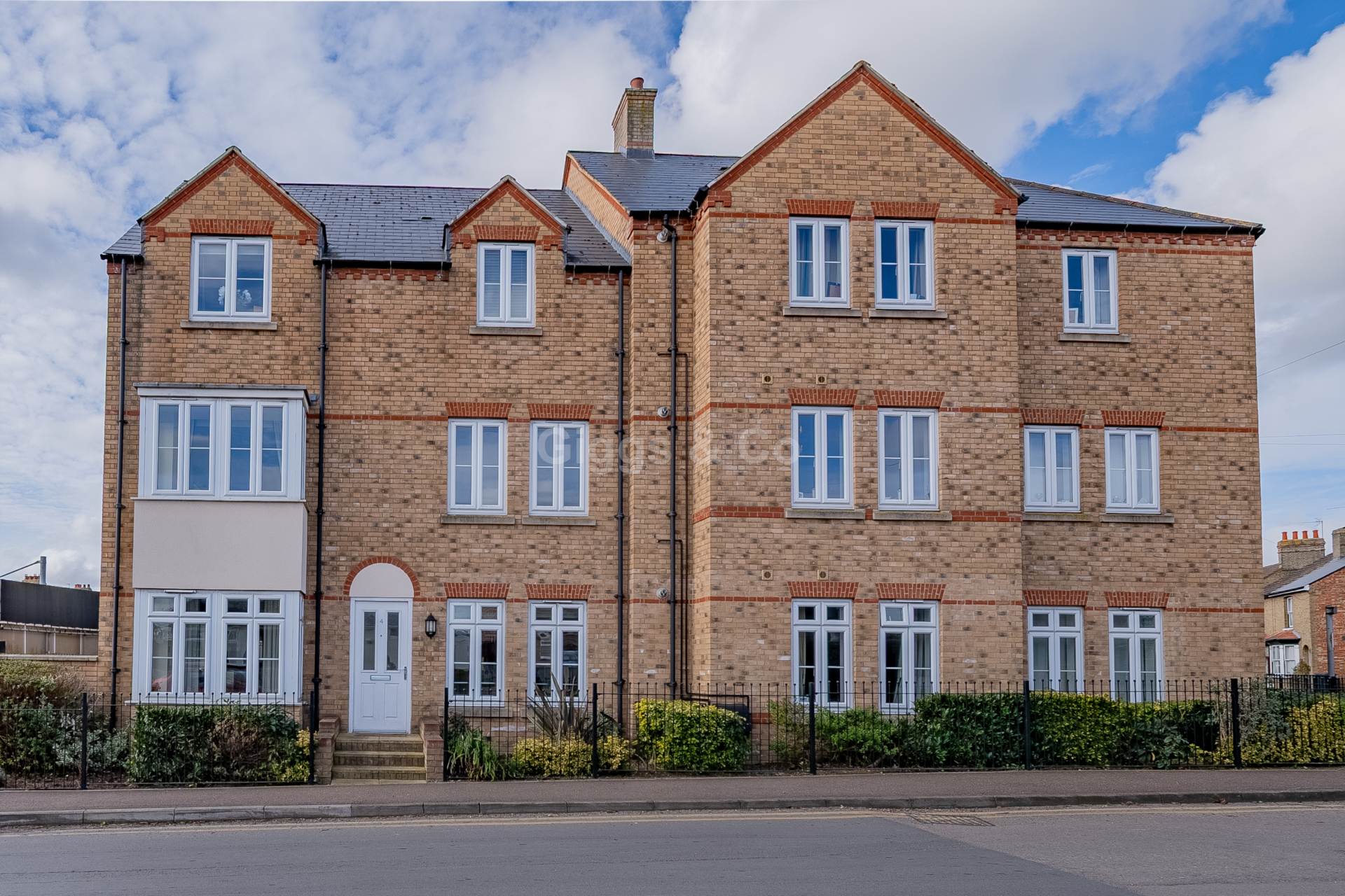 2 bed flat to rent in Kings Lane, St Neots, PE19