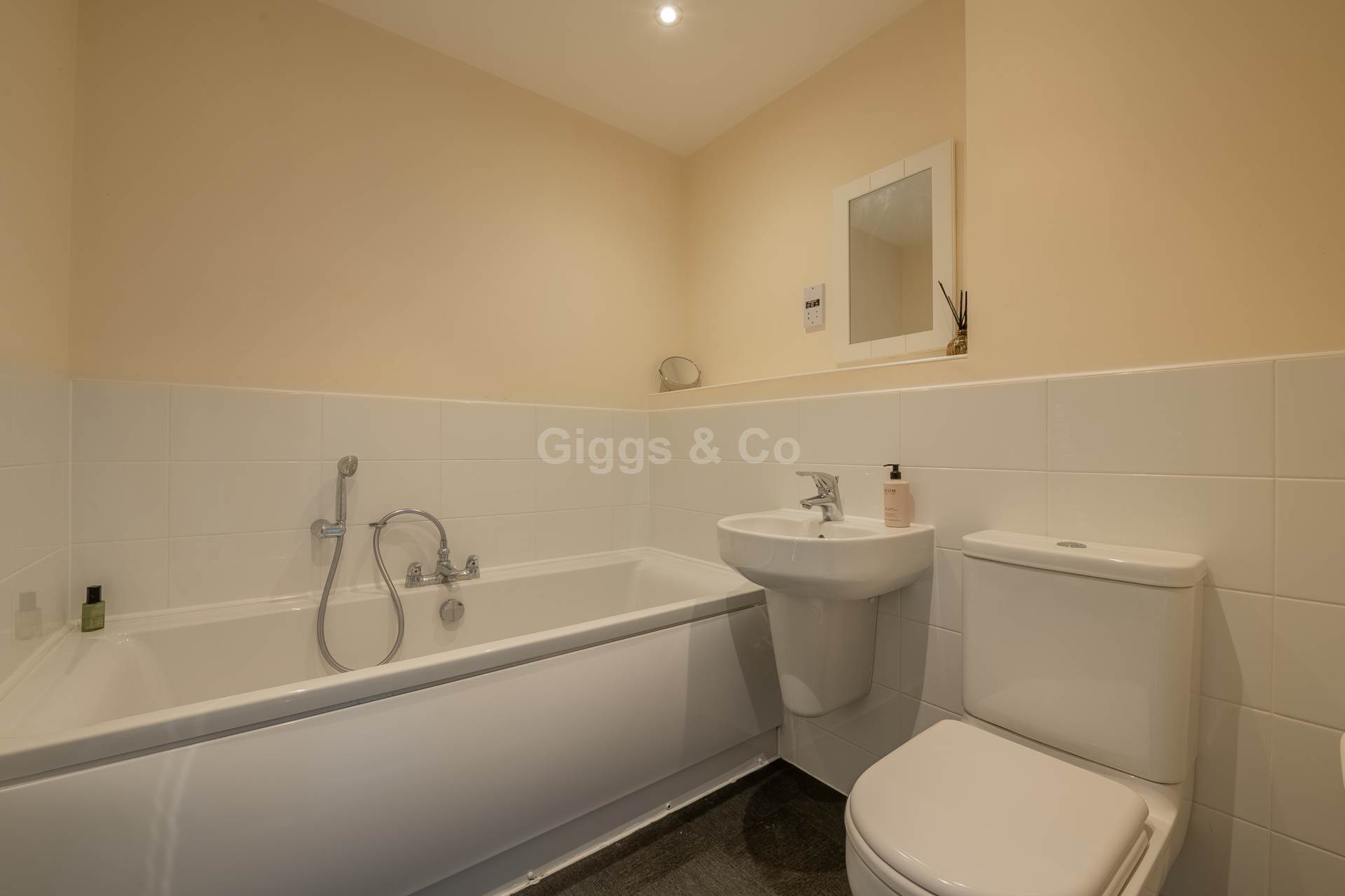 2 bed flat to rent in Kings Lane, St Neots  - Property Image 16
