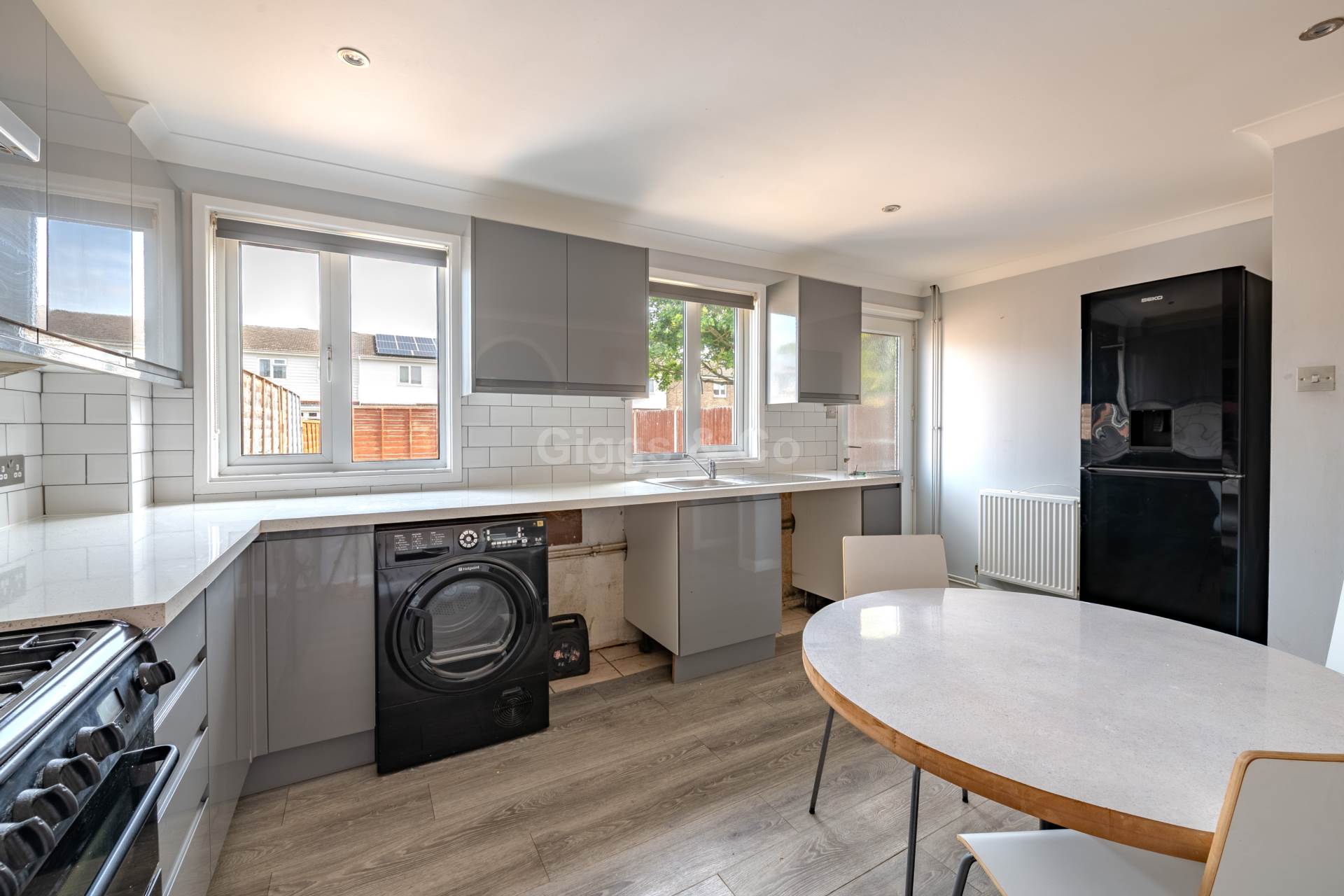 3 bed terraced house to rent in Viceroy Close, St Neots 1