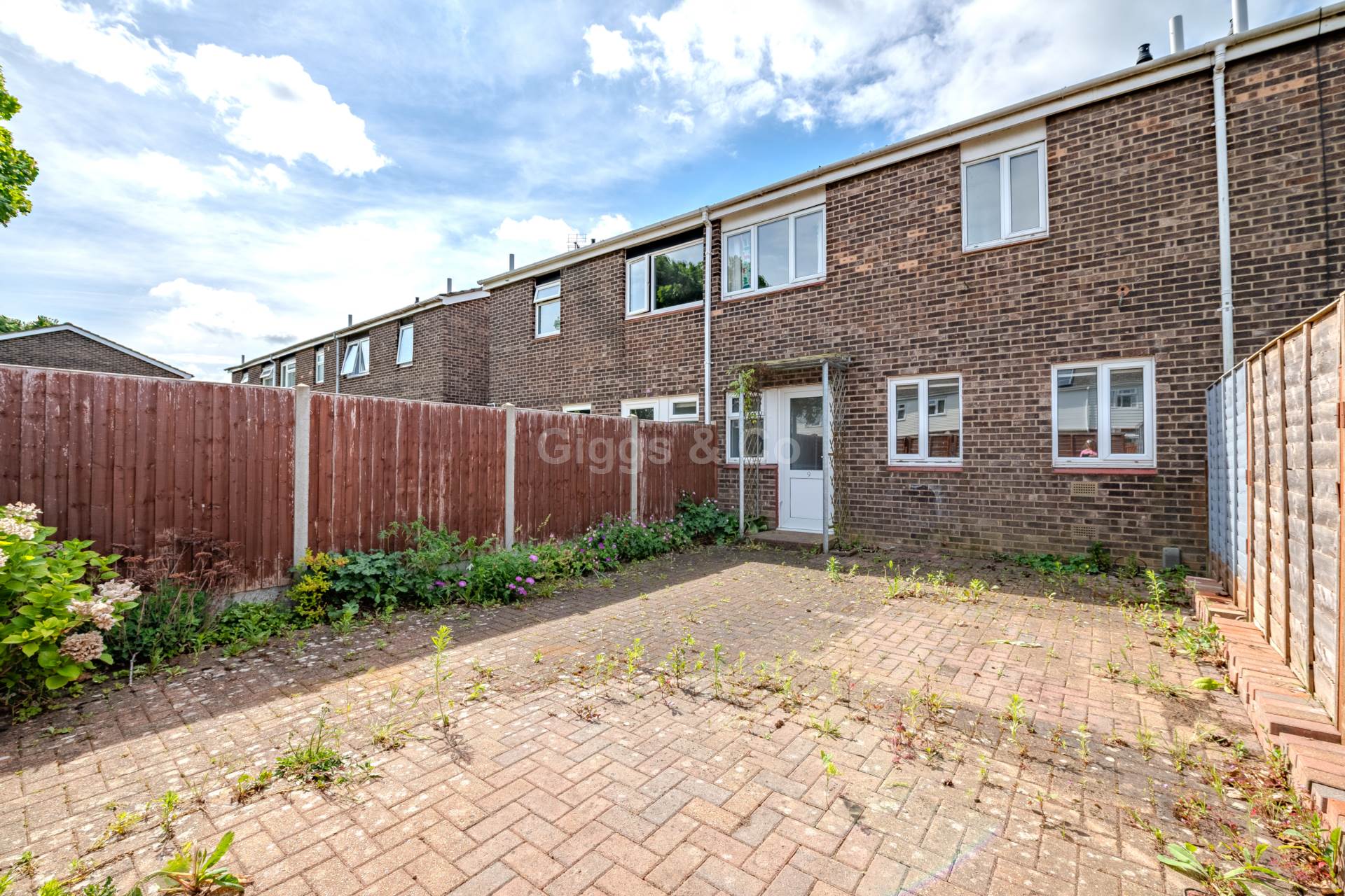 3 bed terraced house to rent in Viceroy Close, St Neots 9