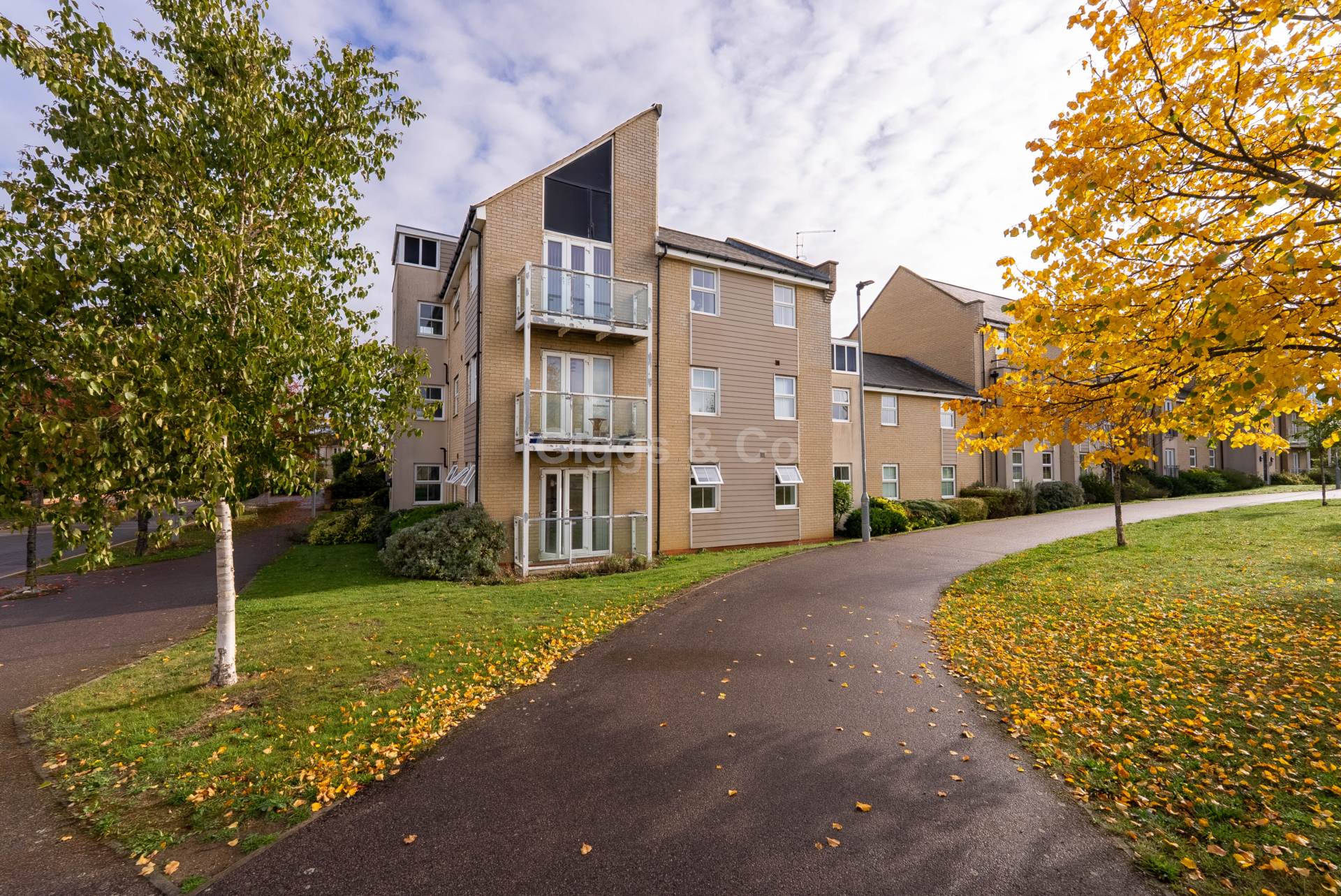 A spacious TWO BEDROOM apartment in the Loves Farm development in St.Neots. The property comprises of entrance hallway with double cupboard storage, two double bedrooms with en-suite to master, open plan living and kitchen area and family bathroom.