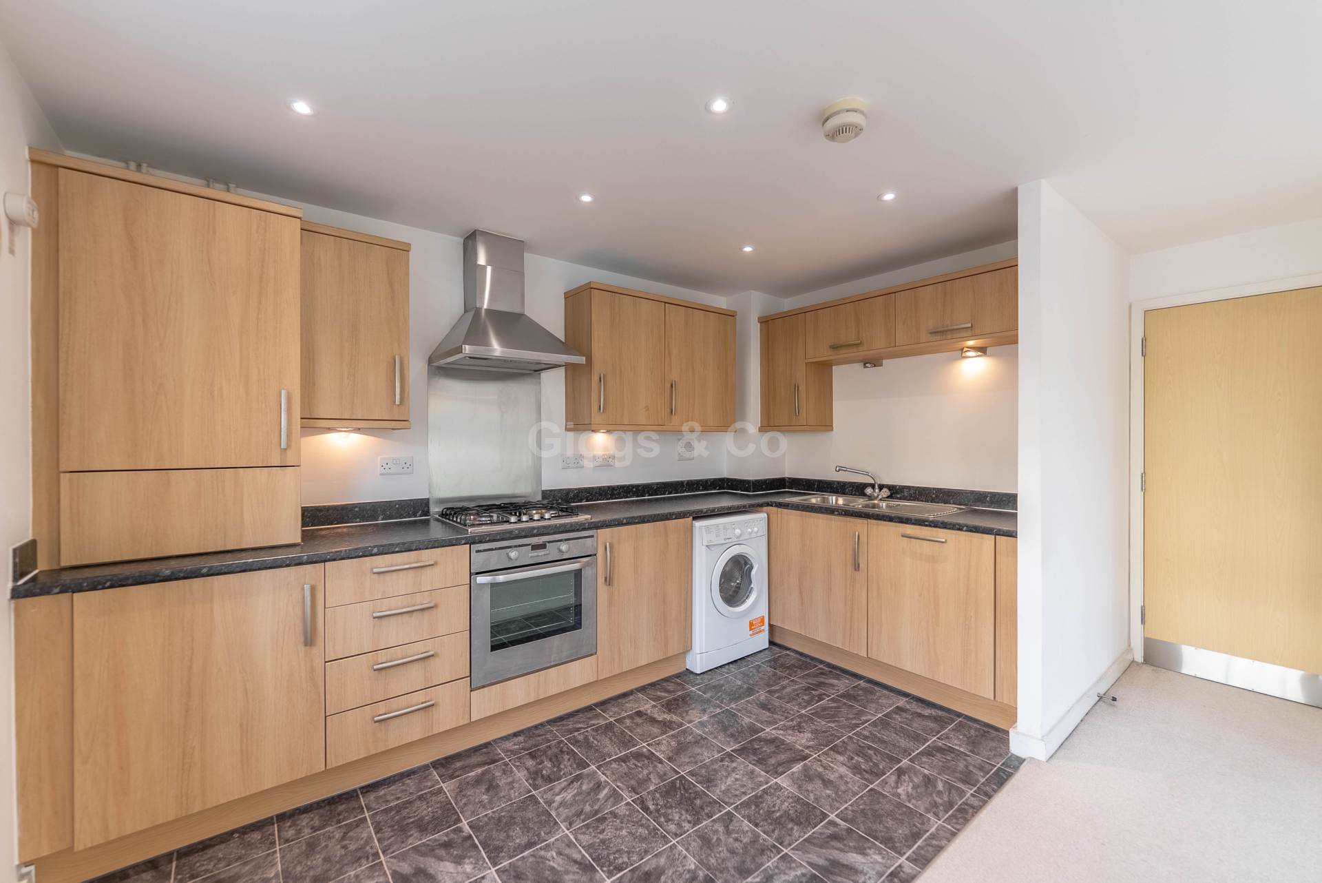 2 bed flat to rent in Stonehill, St Neots 1