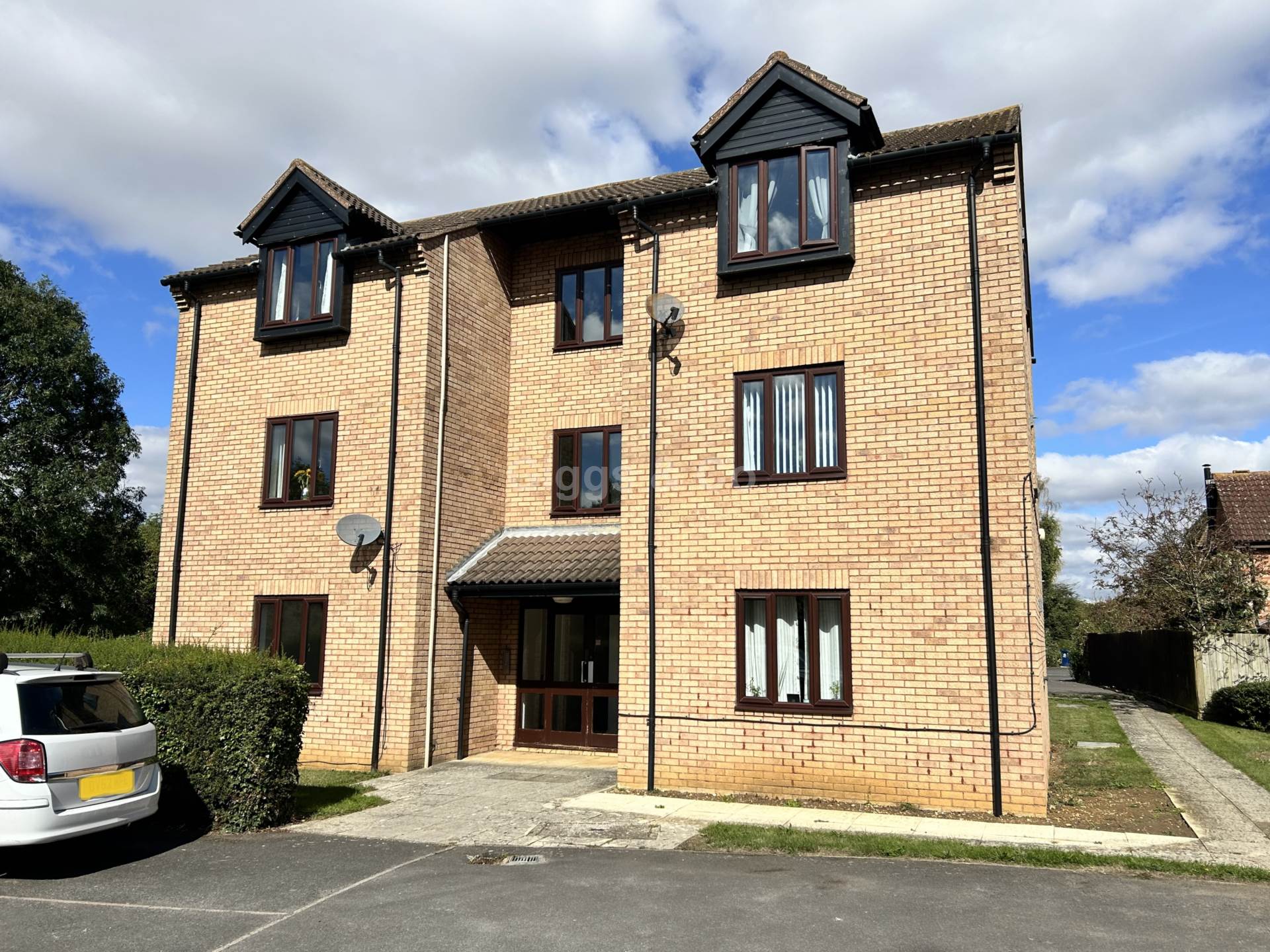 1 bed flat to rent in Burwell Road, St Neots 0