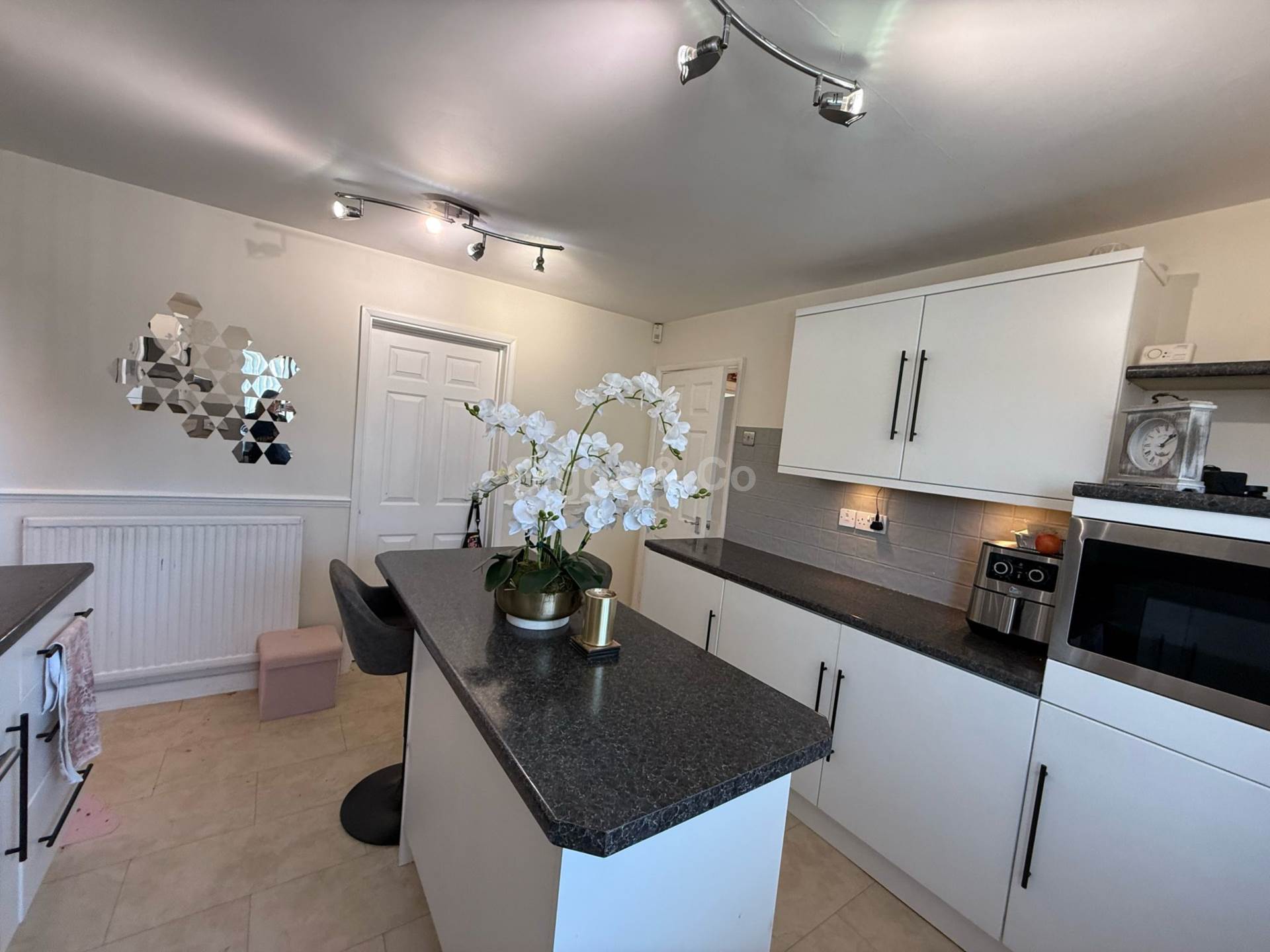 4 bed detached house to rent in Woodmere, Luton  - Property Image 4