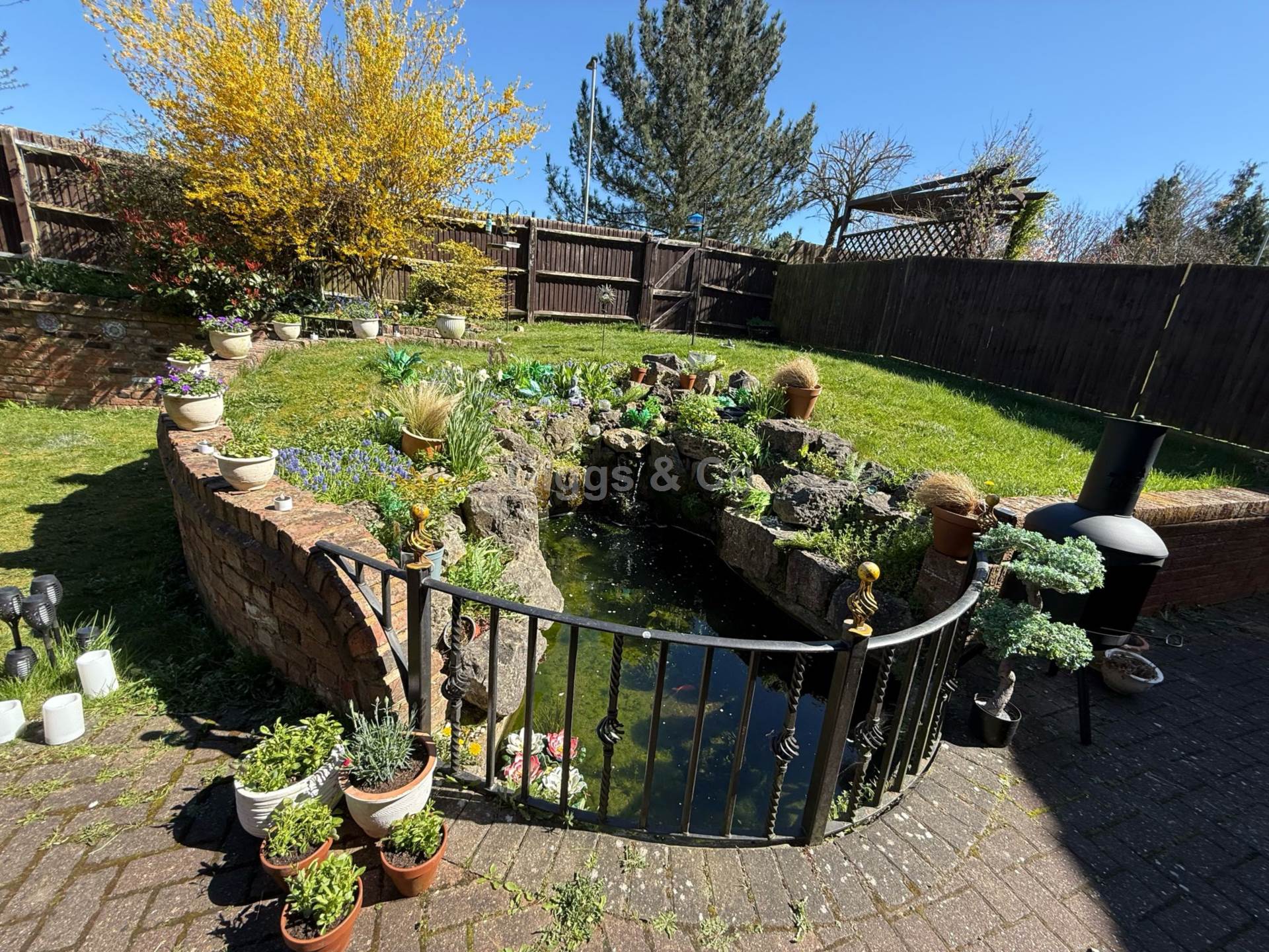 4 bed detached house to rent in Woodmere, Luton 16