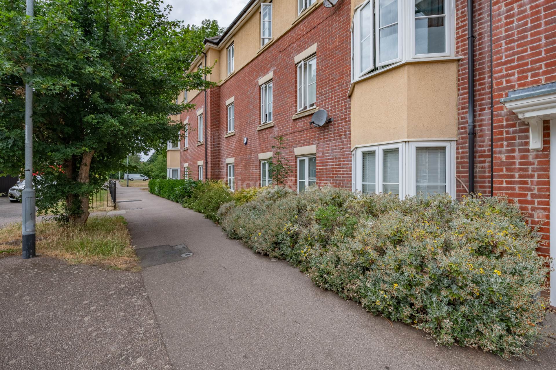 2 bed flat to rent in Jubilee Green, Papworth Everard, Cambridge, CB23