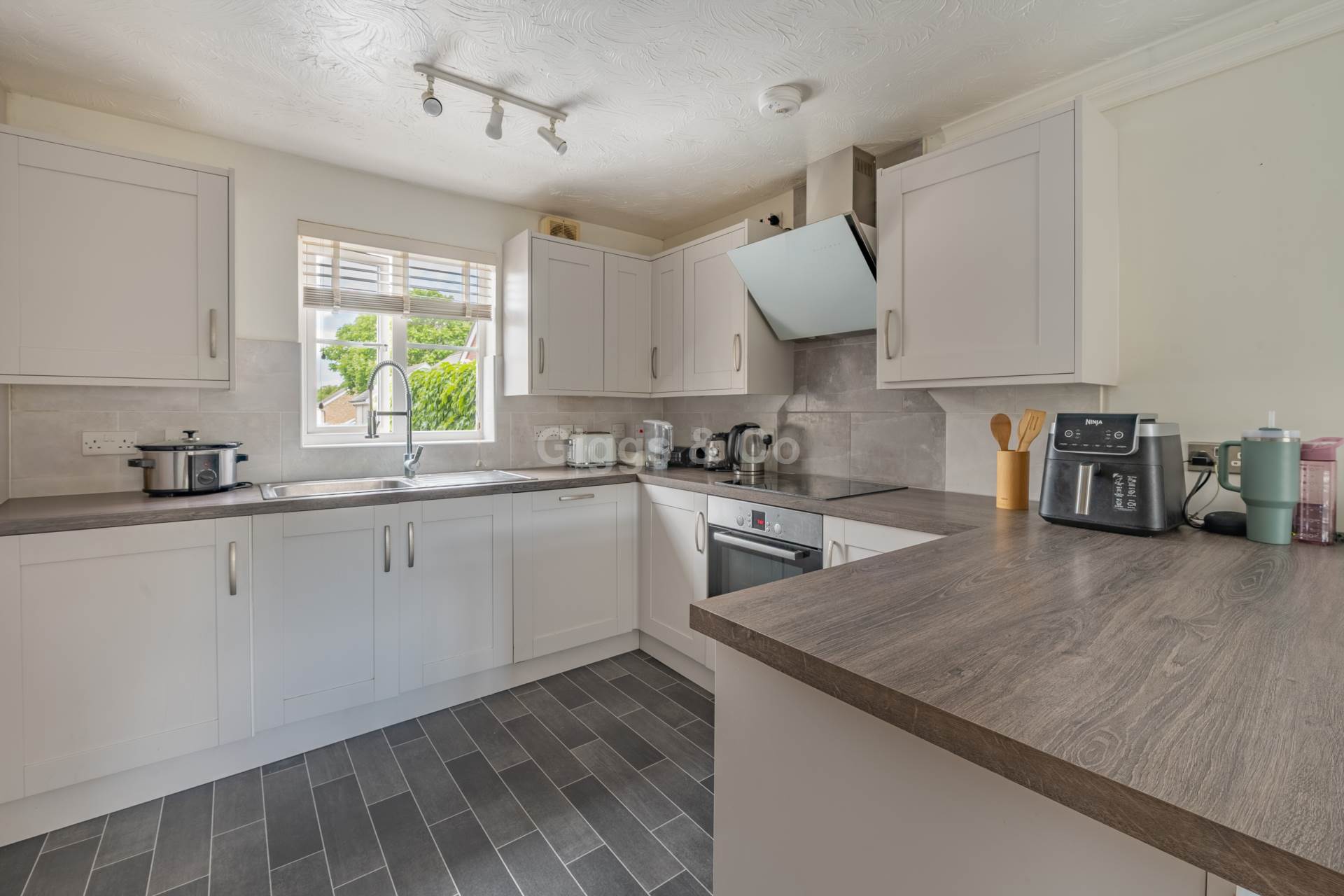 2 bed flat to rent in Jubilee Green, Papworth Everard, Cambridge  - Property Image 3