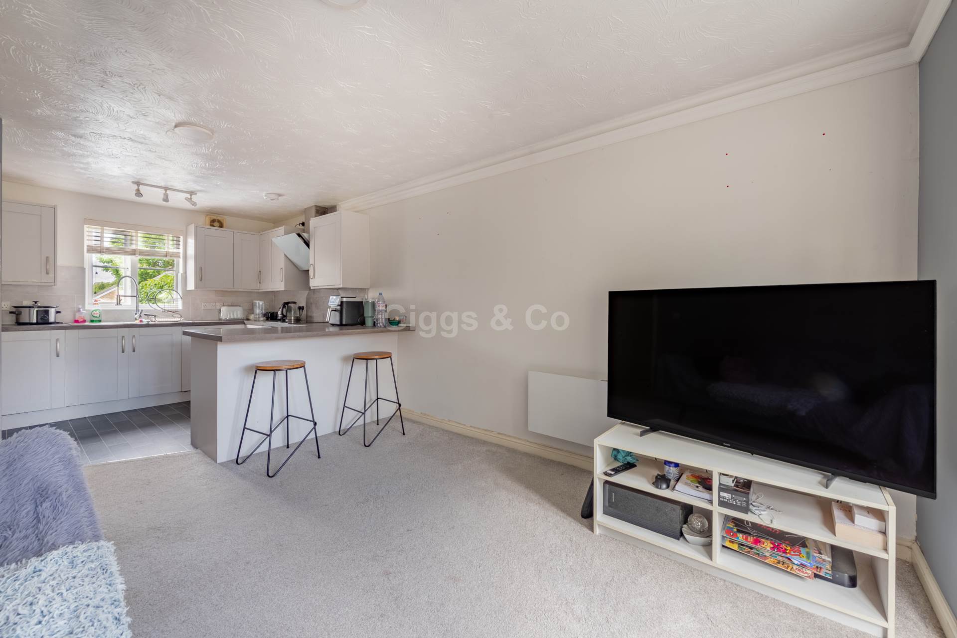 2 bed flat to rent in Jubilee Green, Papworth Everard, Cambridge  - Property Image 4