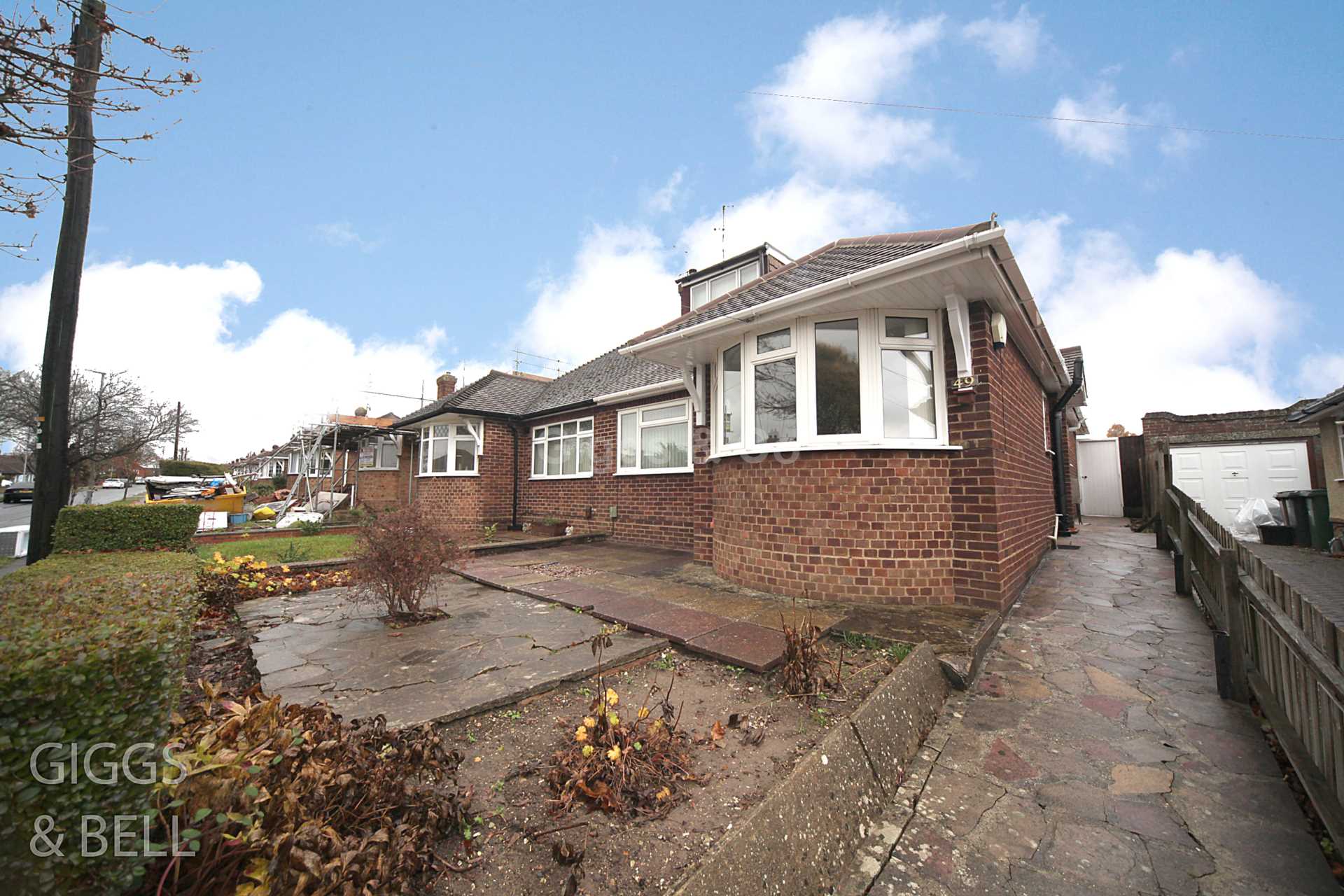 3 bed bungalow to rent in Derwent Avenue, Luton  - Property Image 1