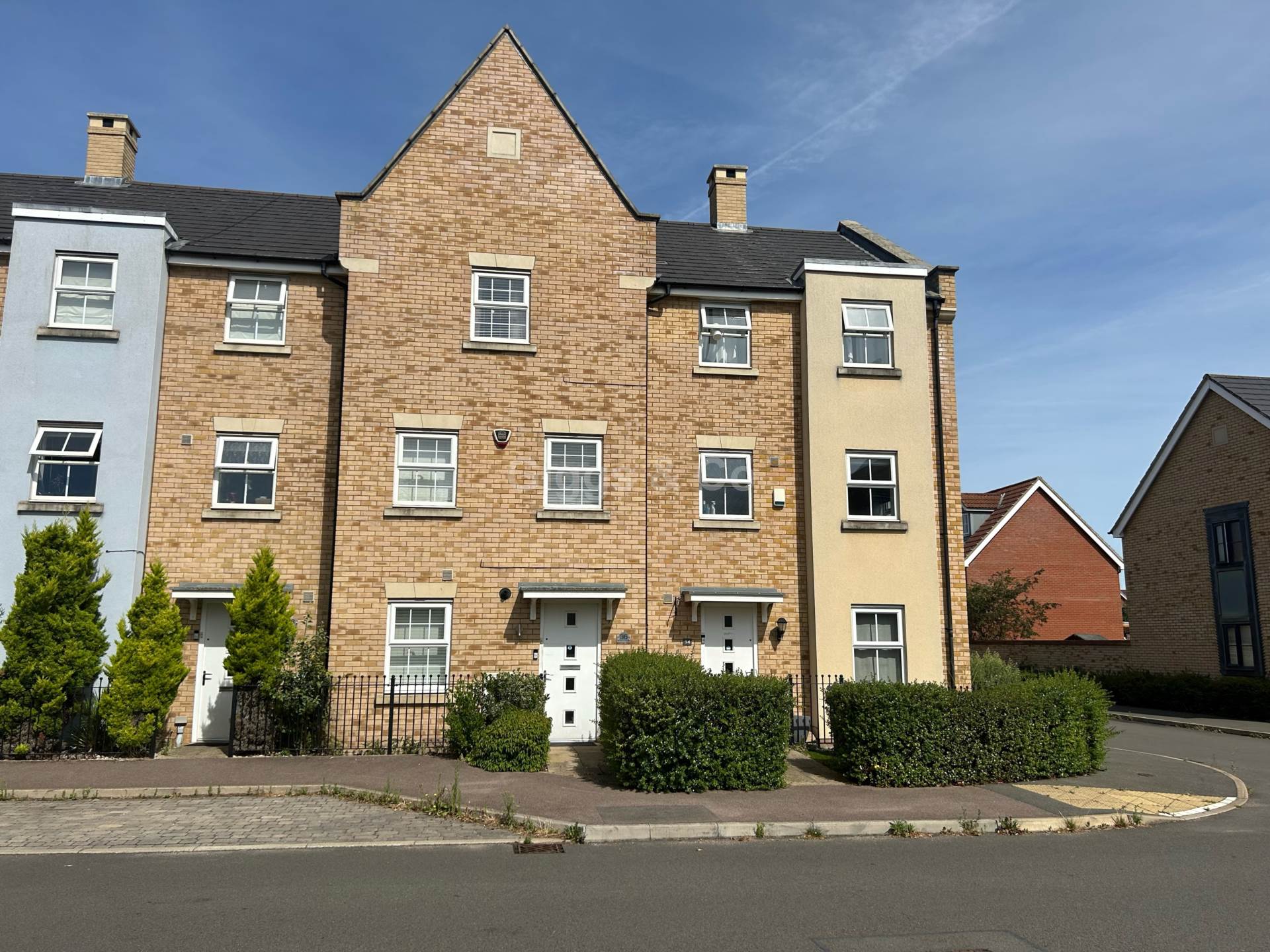 4 bed terraced house to rent in Buttercup Avenue, St Neots, PE19