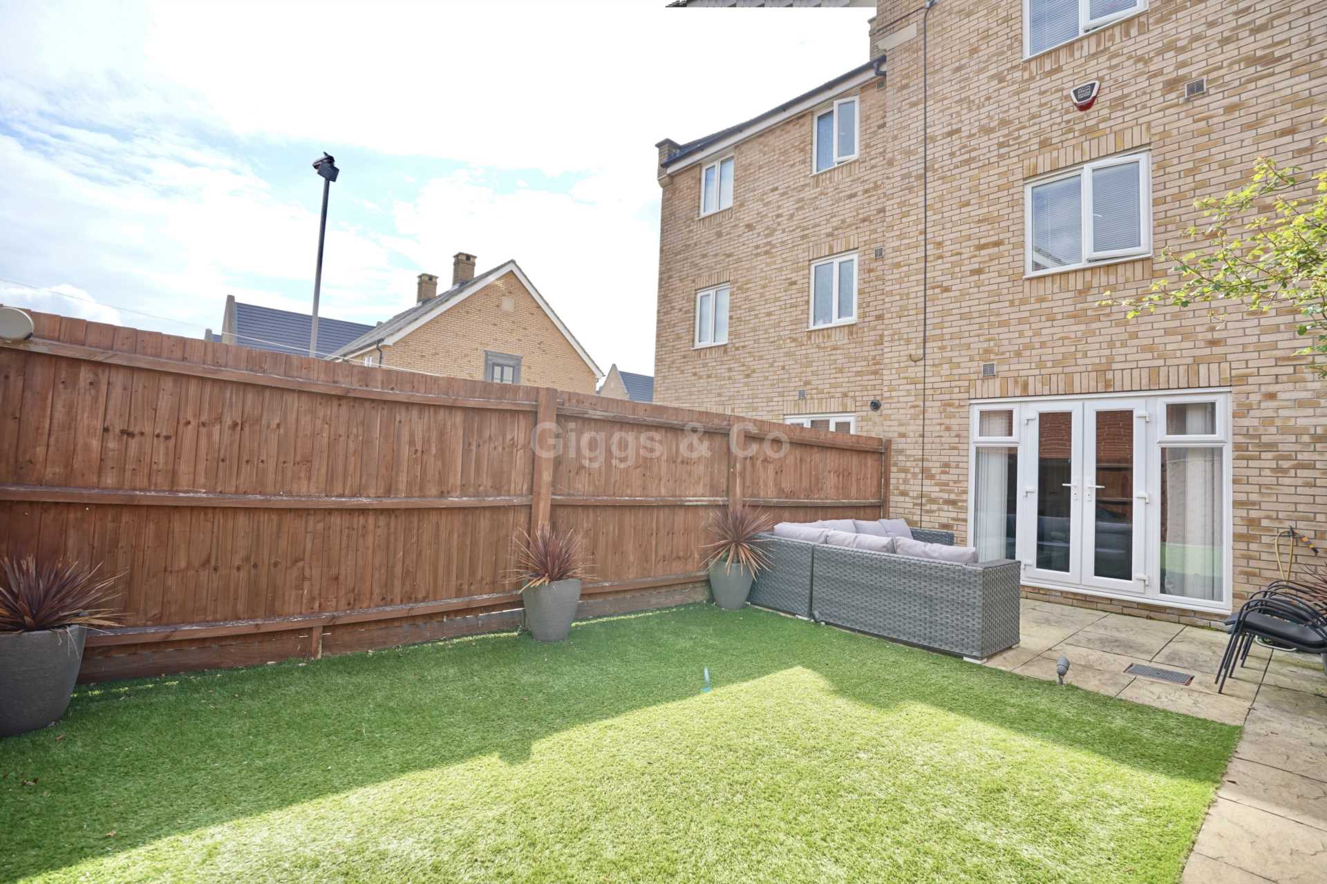 4 bed terraced house to rent in Buttercup Avenue, St Neots 11