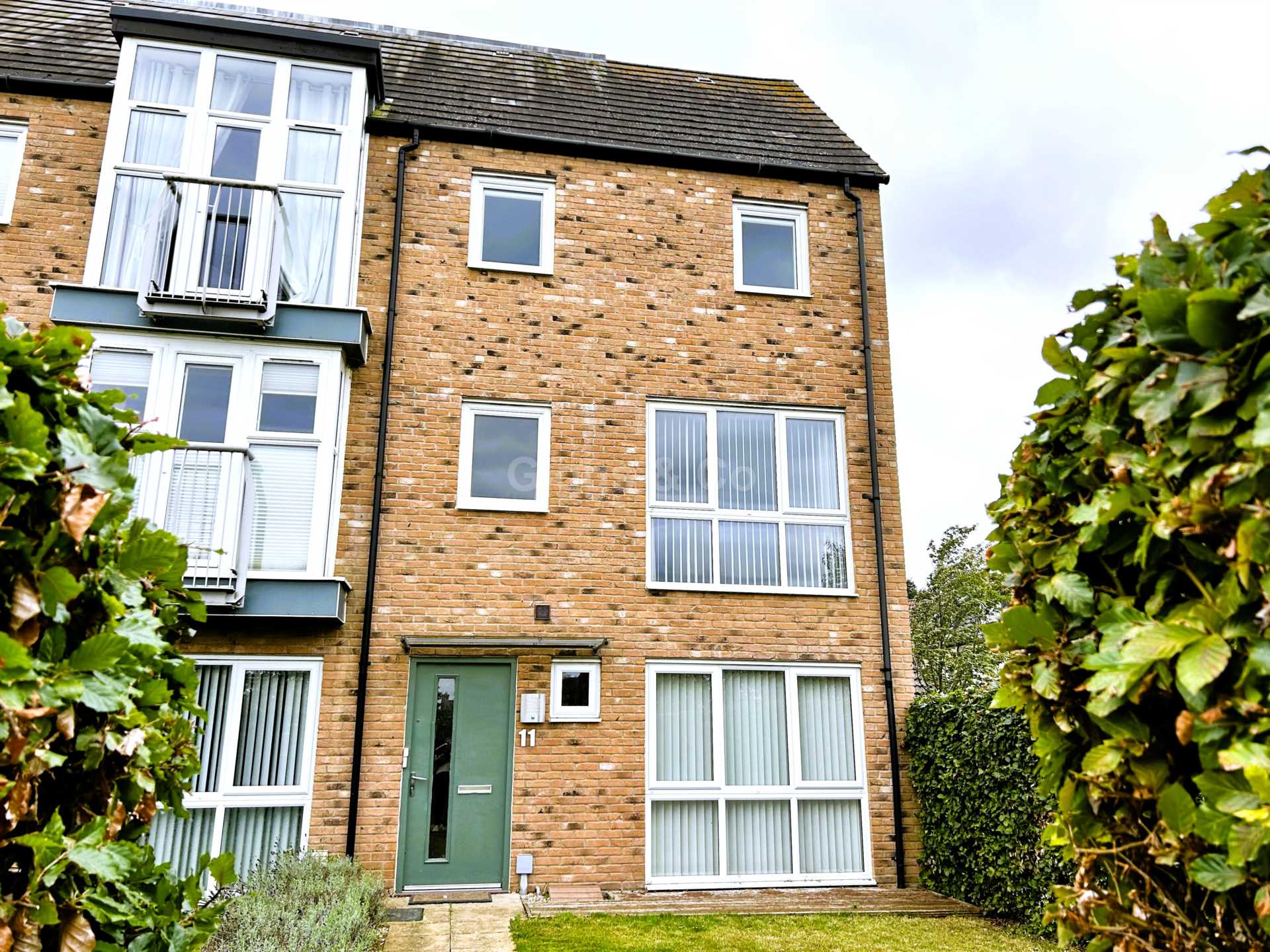 4 bed town house to rent in Tortoiseshell Walk, St Neots 1