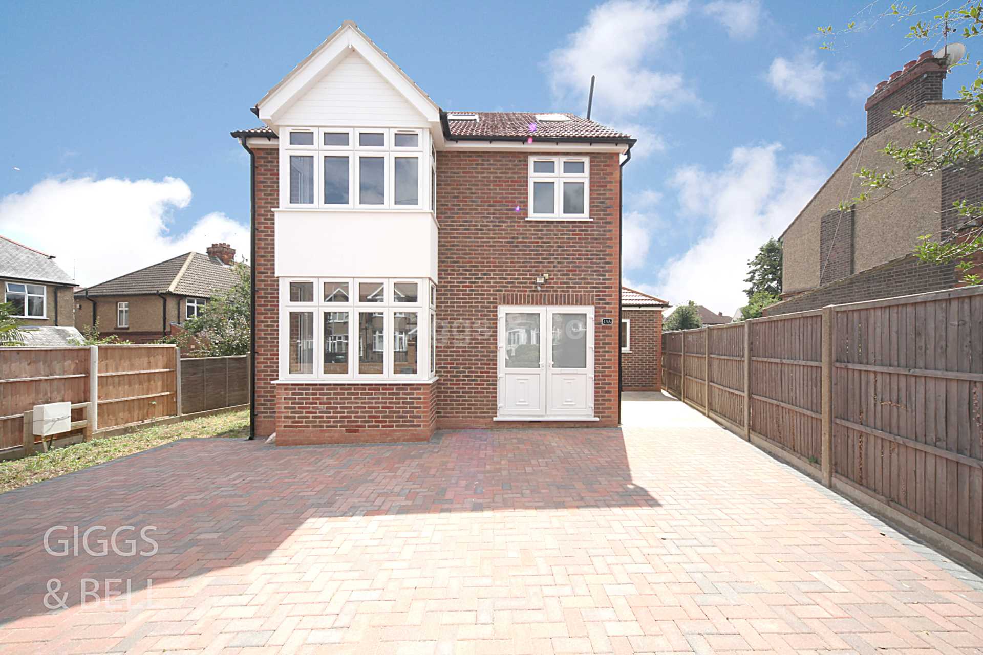4 bed detached house to rent in St Michaels Crescent, Luton - Property Image 1