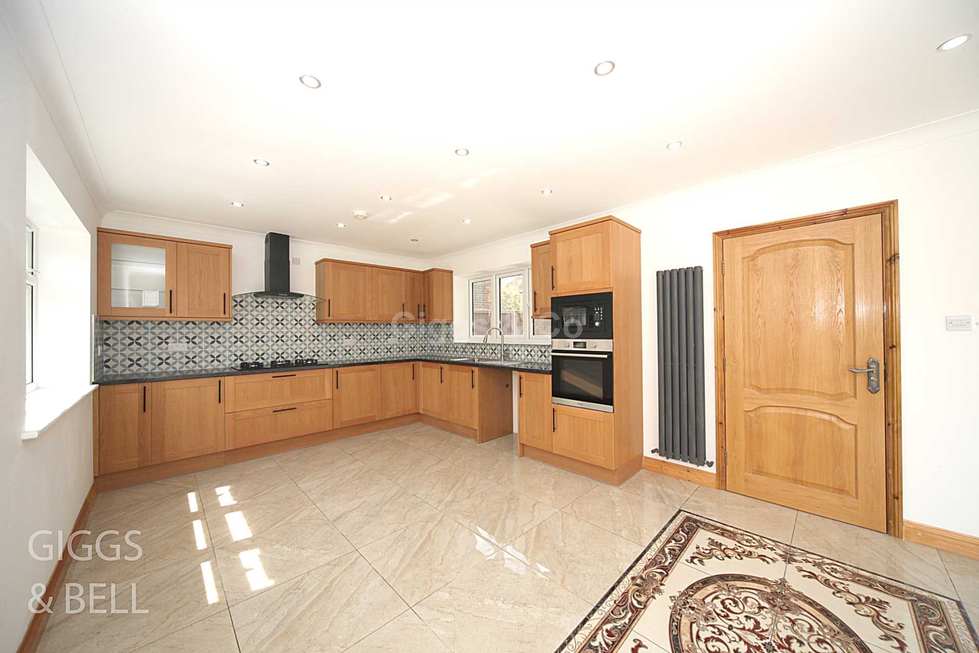4 bed detached house to rent in St Michaels Crescent, Luton  - Property Image 4