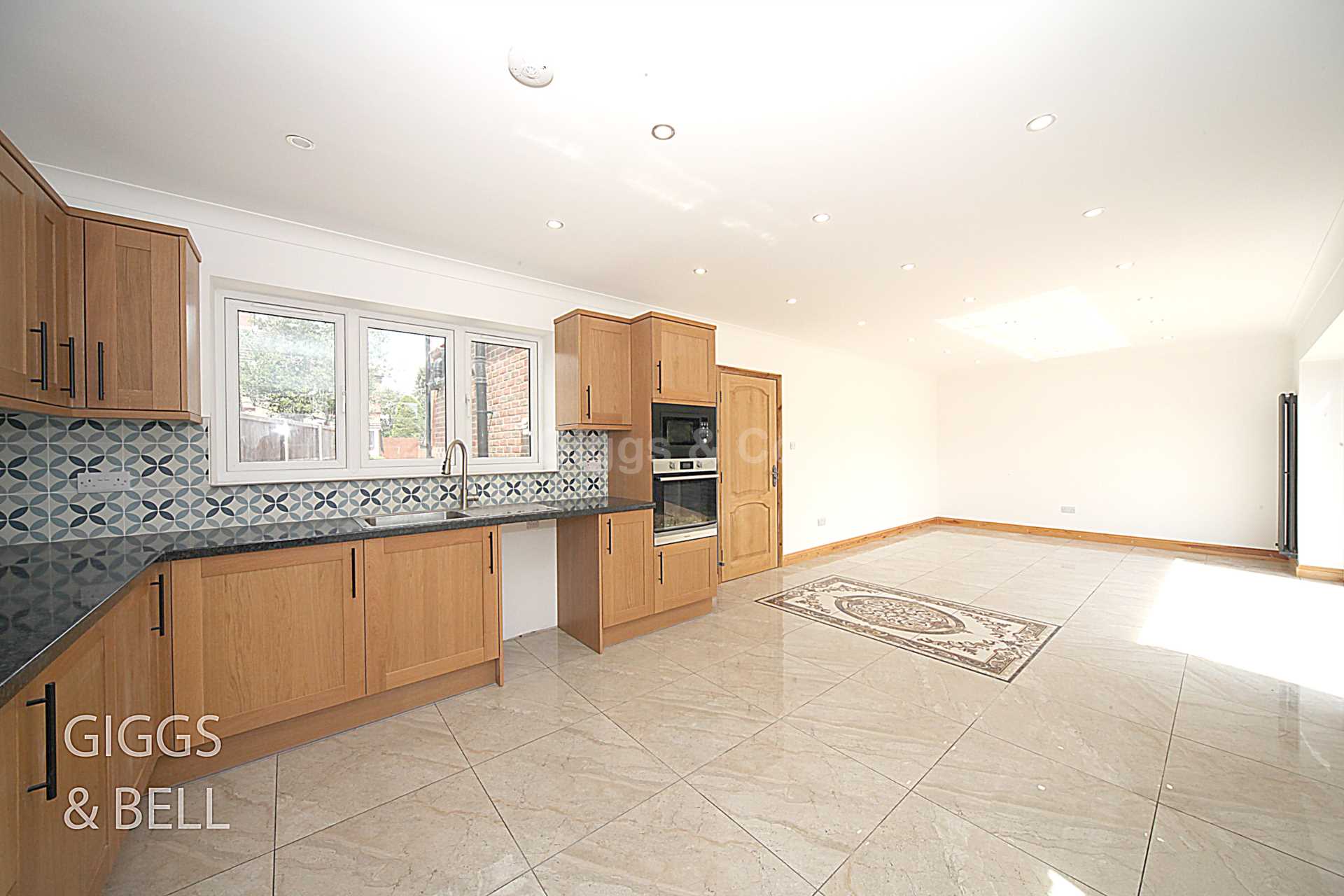 4 bed detached house to rent in St Michaels Crescent, Luton  - Property Image 5