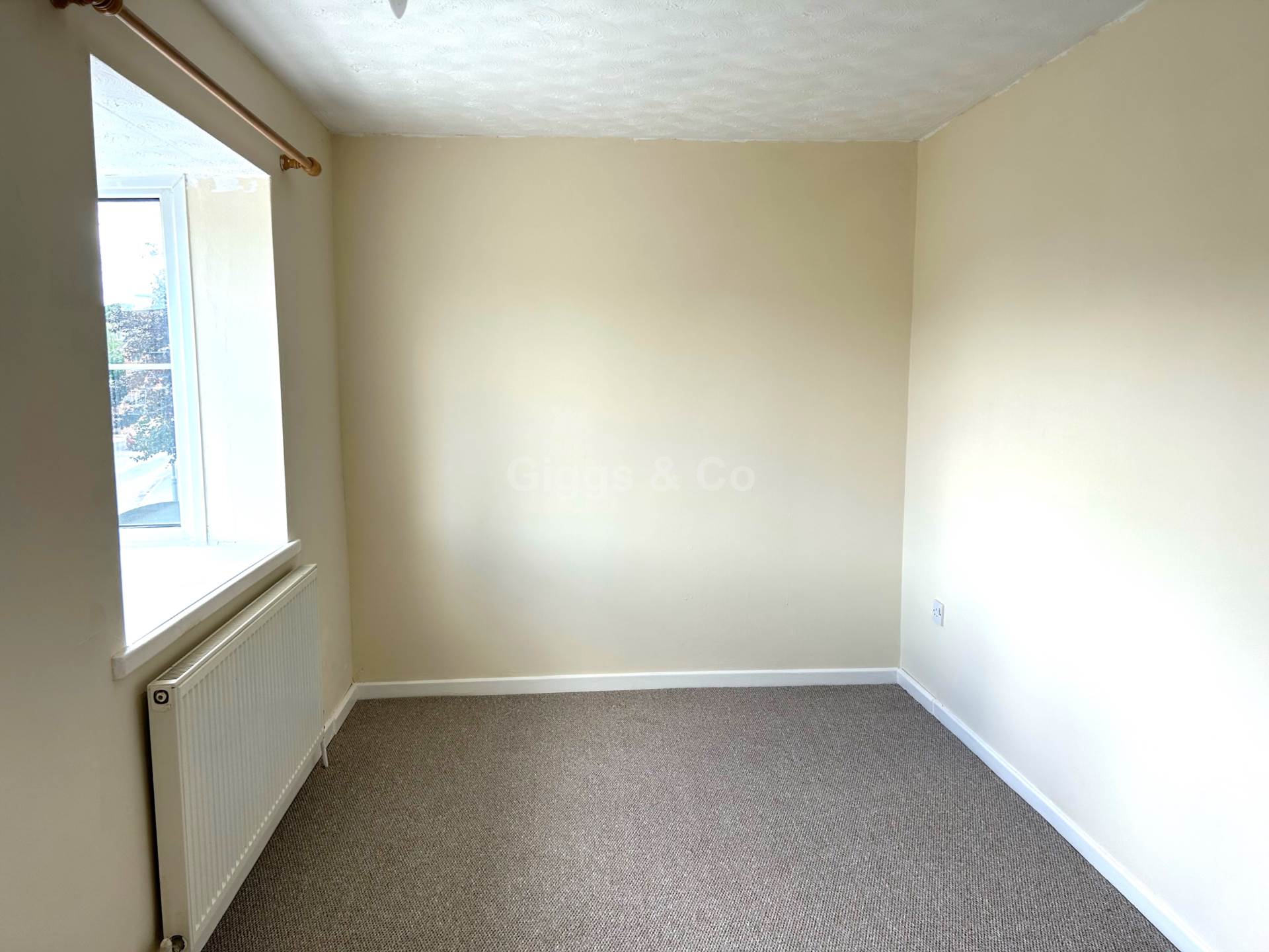 2 bed terraced house to rent in Pennway, Huntingdon 5