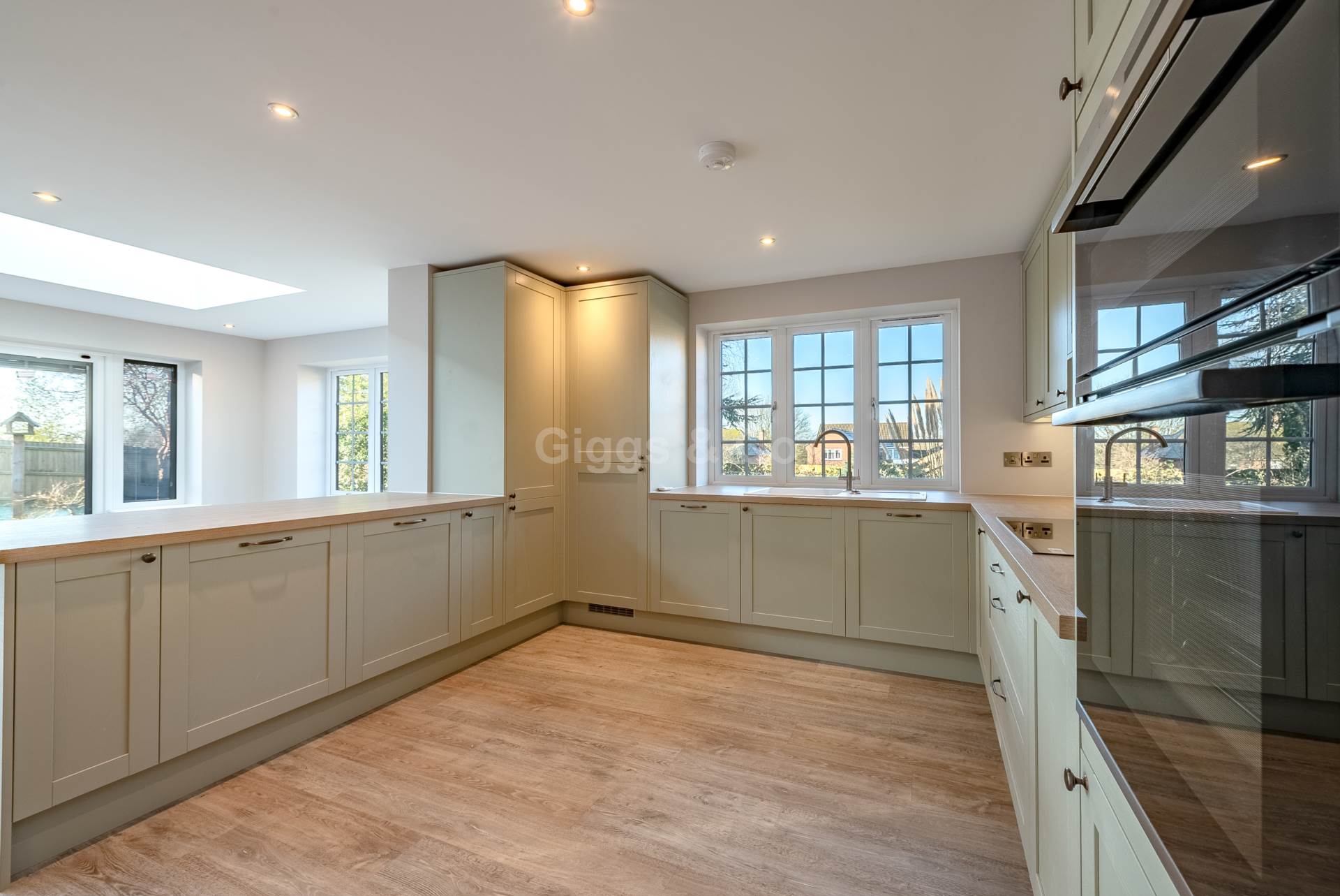 4 bed detached house to rent in Houghton Hill, Huntingdon  - Property Image 7