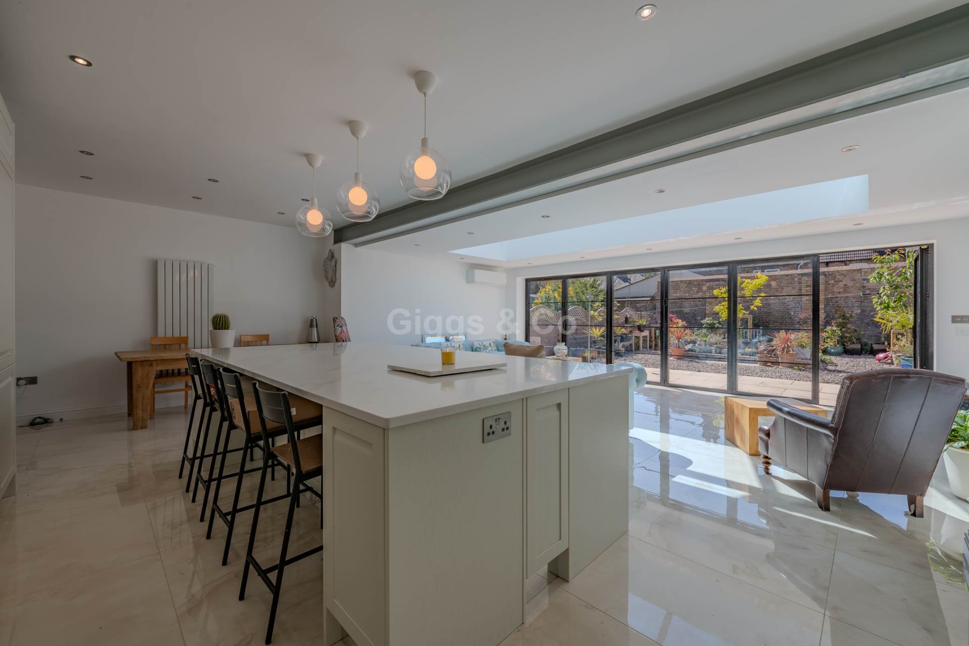 4 bed semi-detached house to rent in Avenue Road, St Neots  - Property Image 6