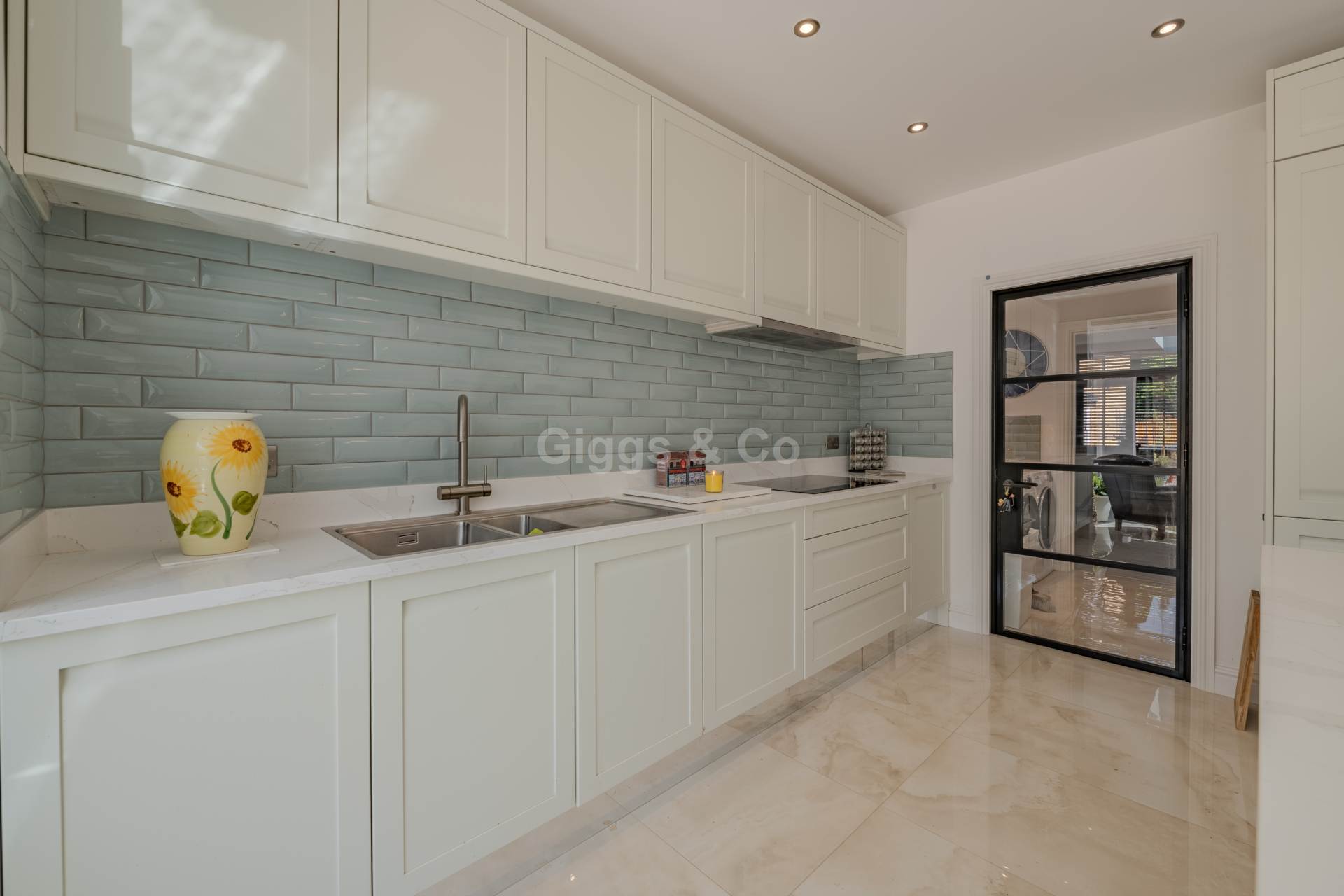 4 bed semi-detached house to rent in Avenue Road, St Neots 6