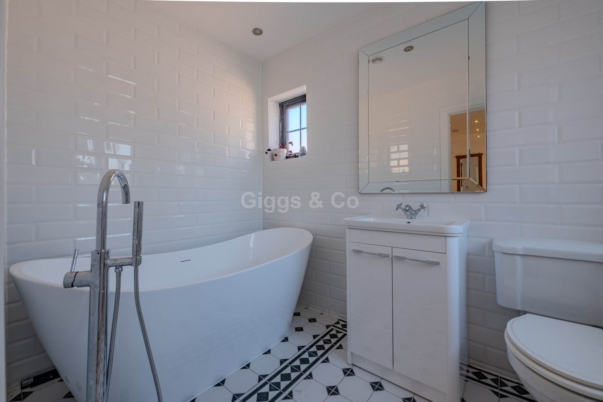4 bed semi-detached house to rent in Avenue Road, St Neots 25