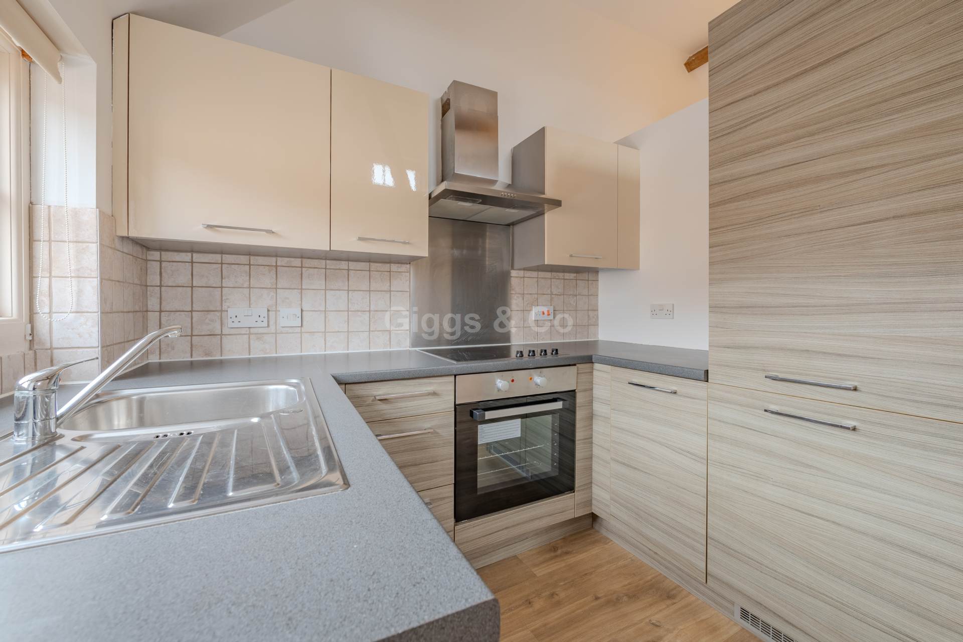 1 bed mews house to rent in High Street, St Neots 3