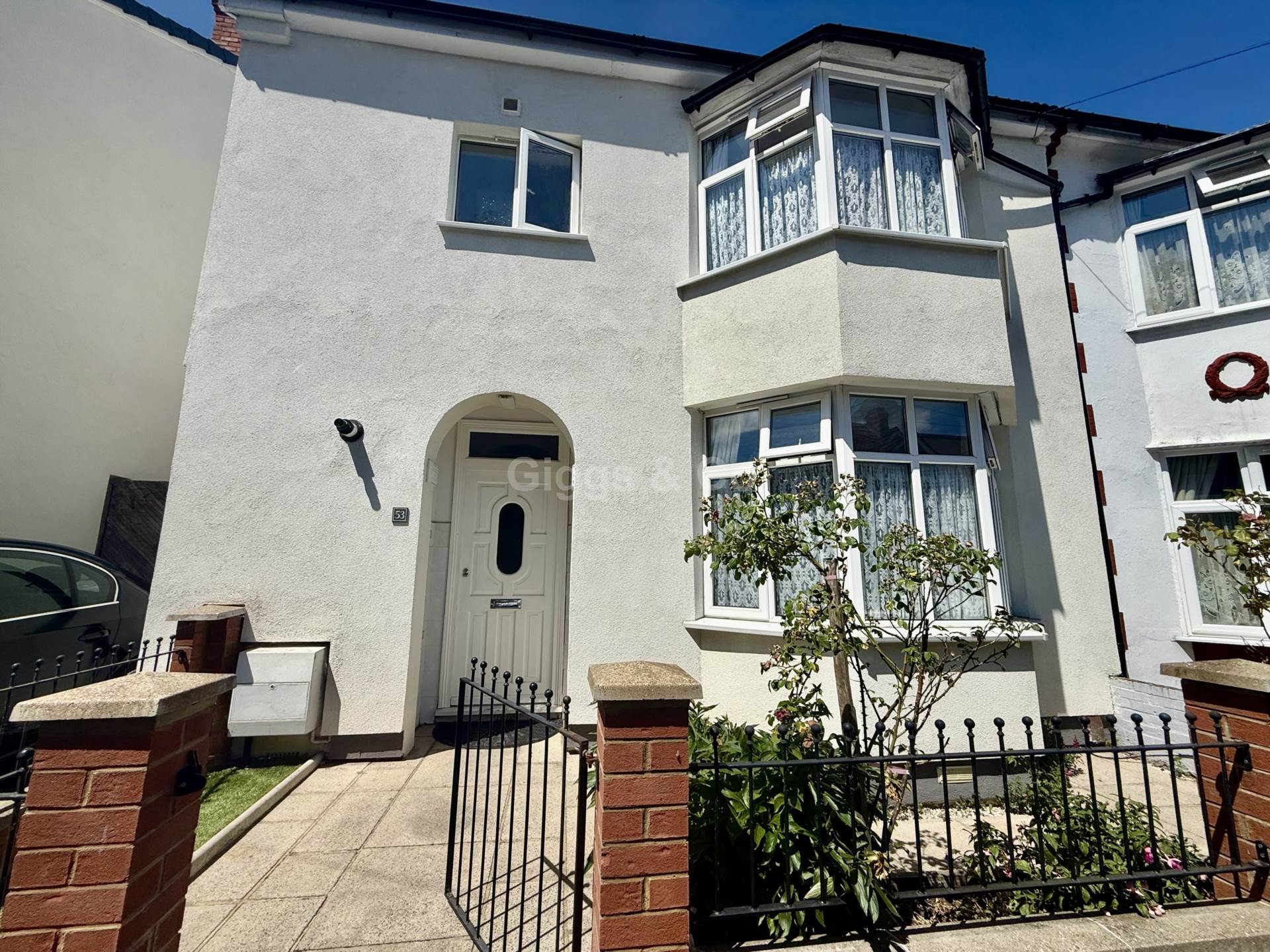 5 bed semi-detached house to rent in Claremont Road, Luton, LU4 