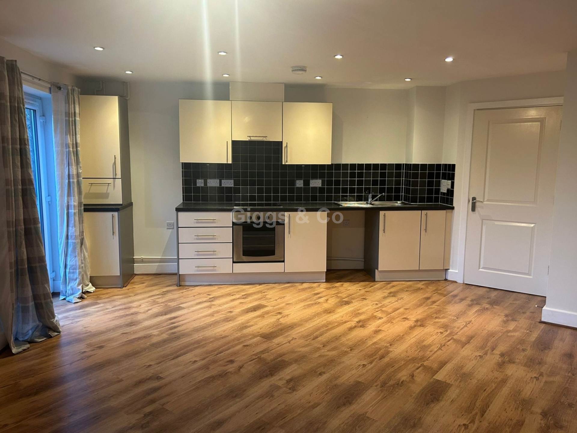 2 bed flat to rent in Percy Green Place, Huntingdon  - Property Image 2