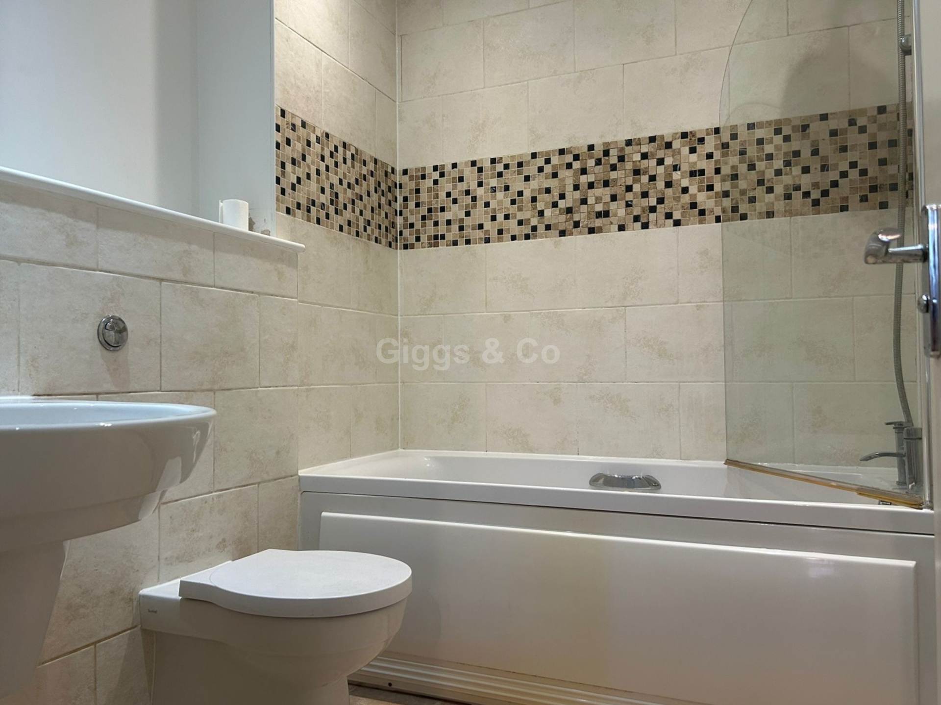 2 bed flat to rent in Percy Green Place, Huntingdon 5