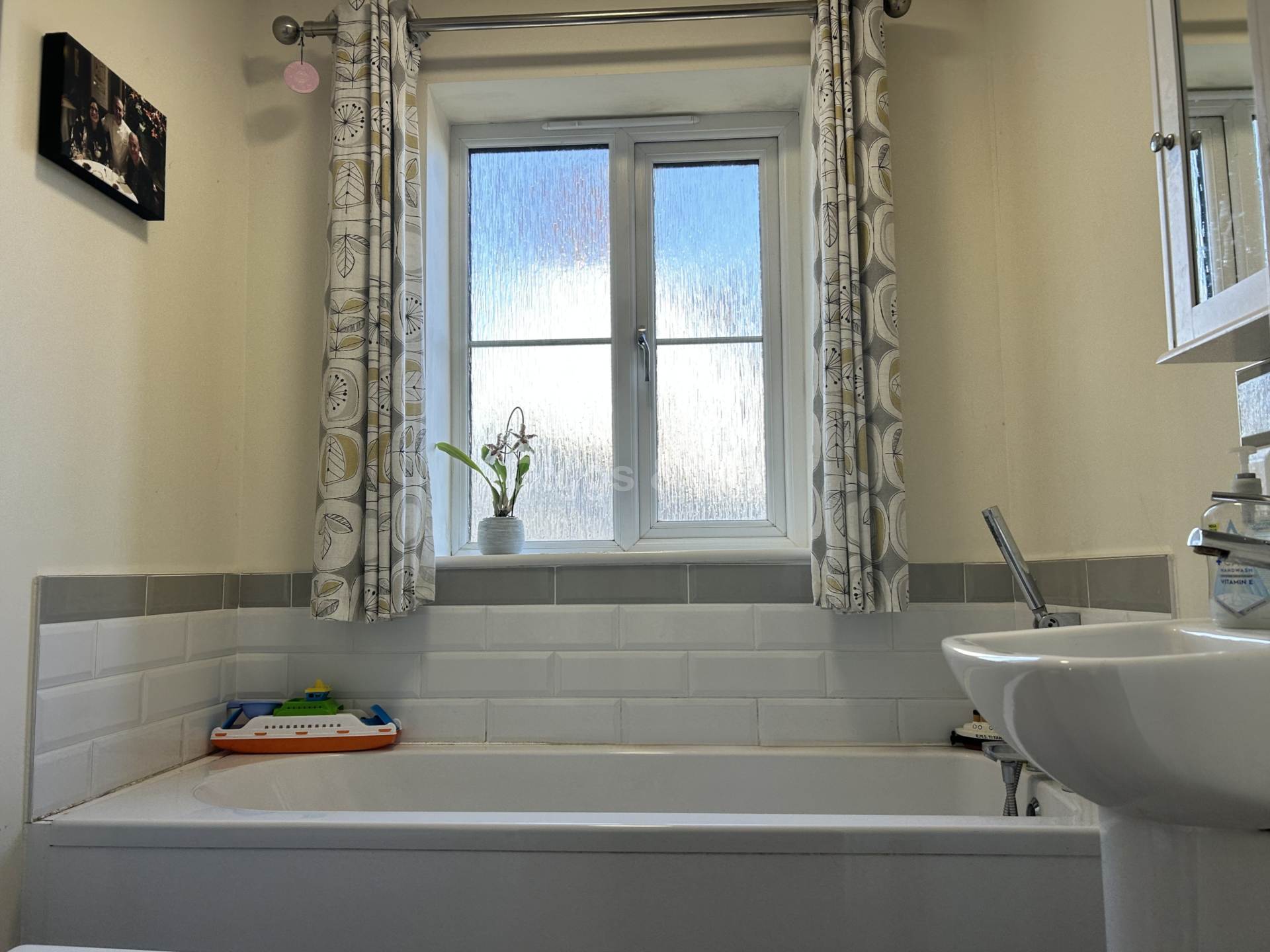 2 bed detached house to rent in London Lane, St Neots  - Property Image 9