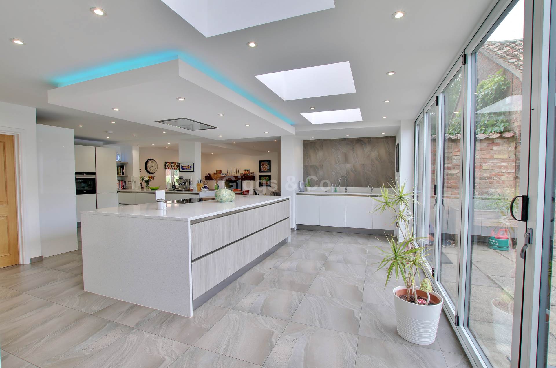 7 bed detached house to rent in Mill Road, Huntingdon  - Property Image 3