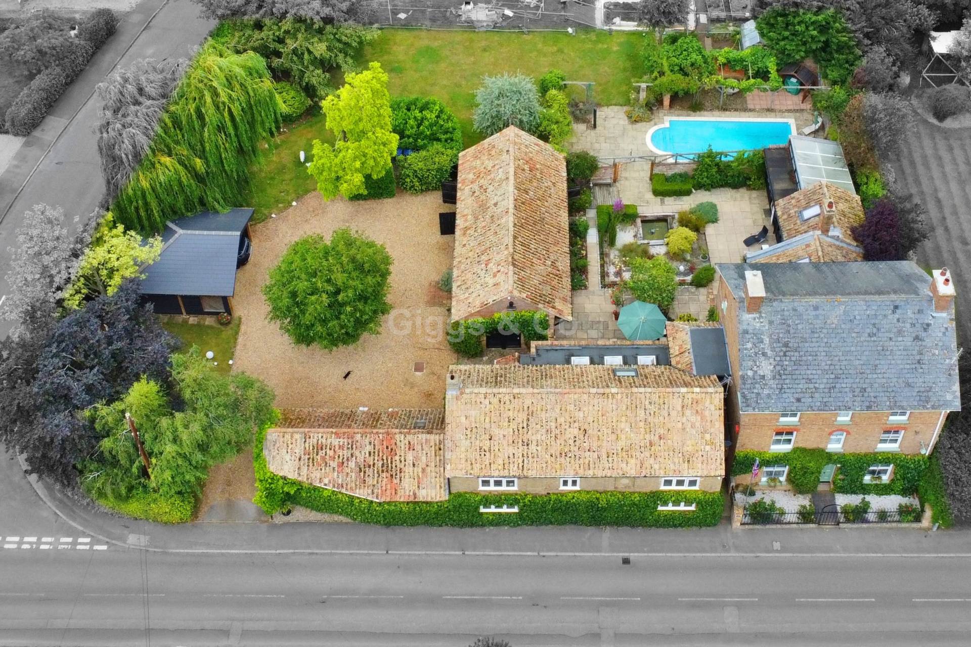 7 bed detached house to rent in Mill Road, Huntingdon  - Property Image 23