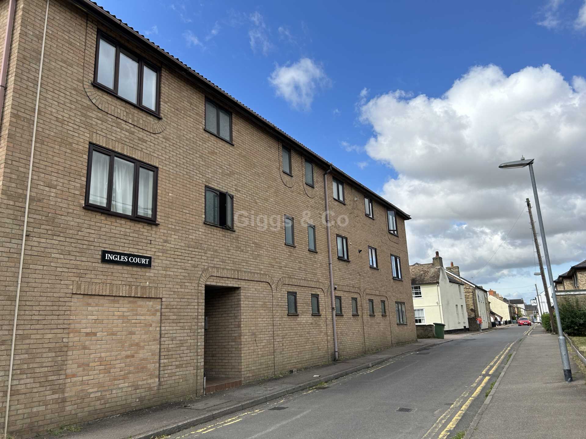 1 bed studio flat to rent in Russell Street, St Neots, PE19