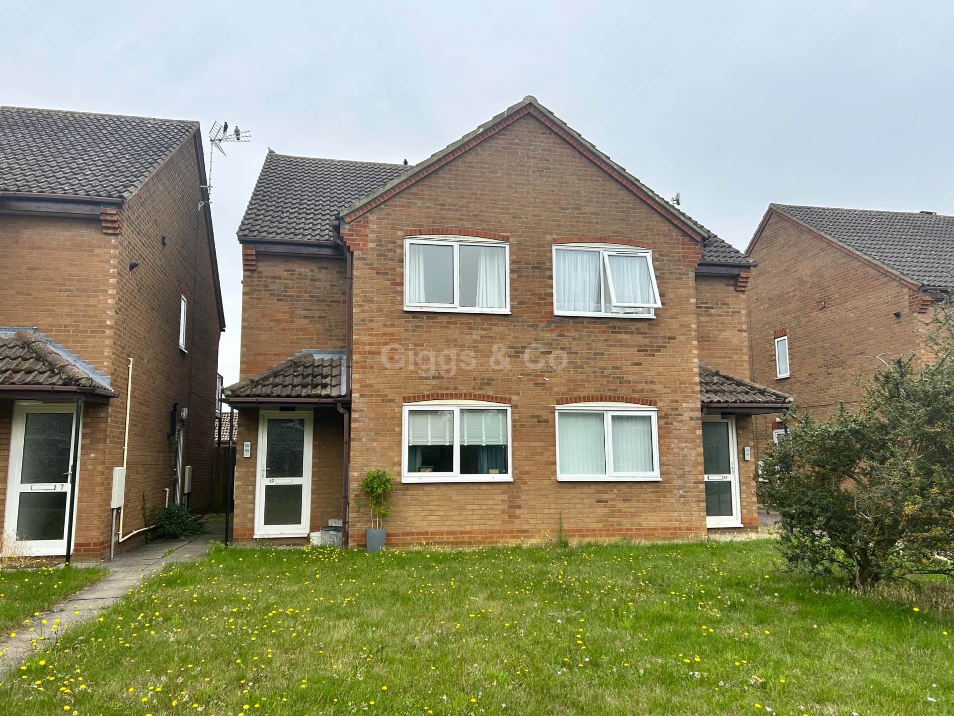 2 bed maisonette to rent in Paxton Court, St Neots, PE19
