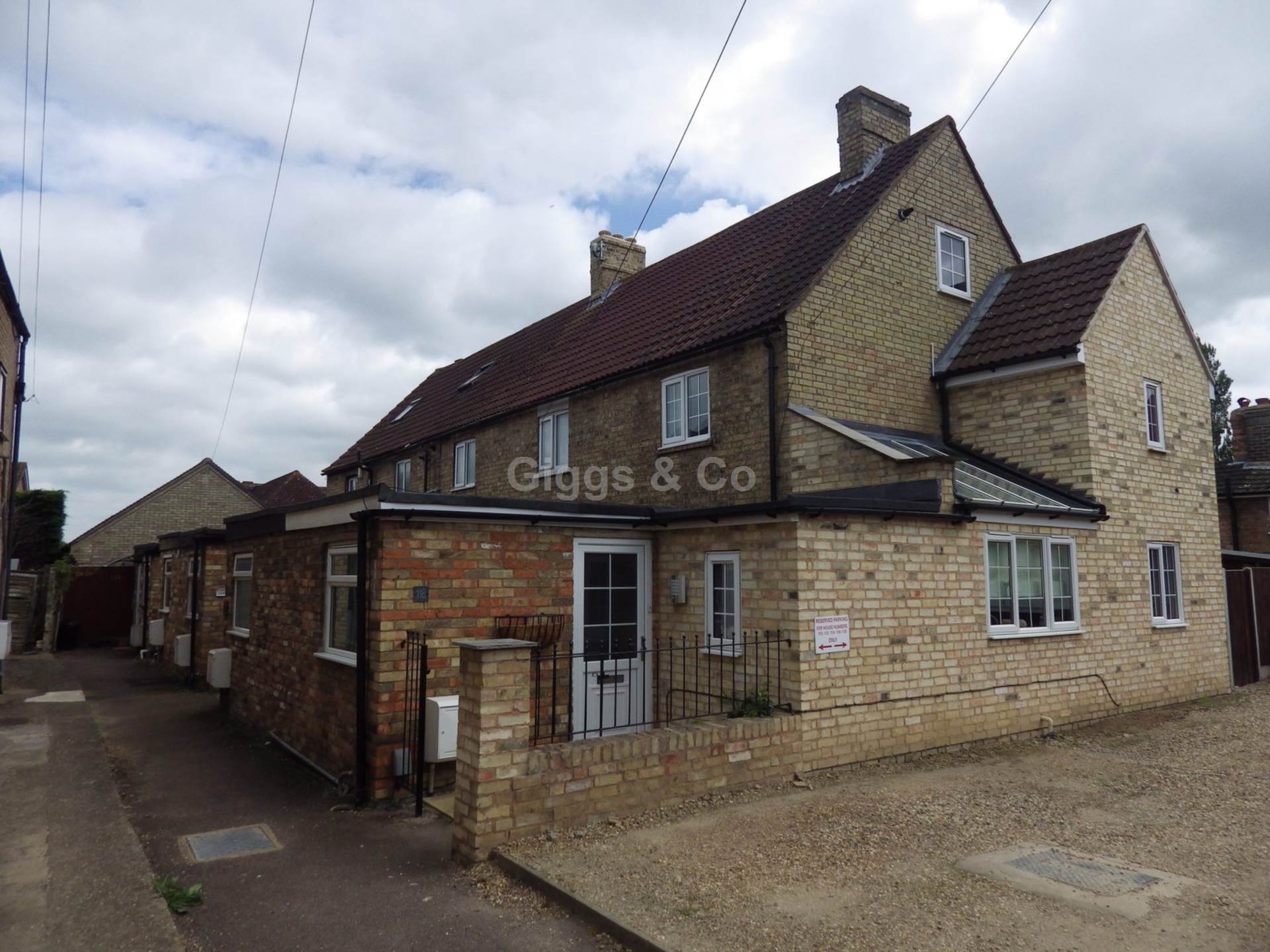 2 bed house to rent in Great North Road, Eaton Socon, St Neots, PE19