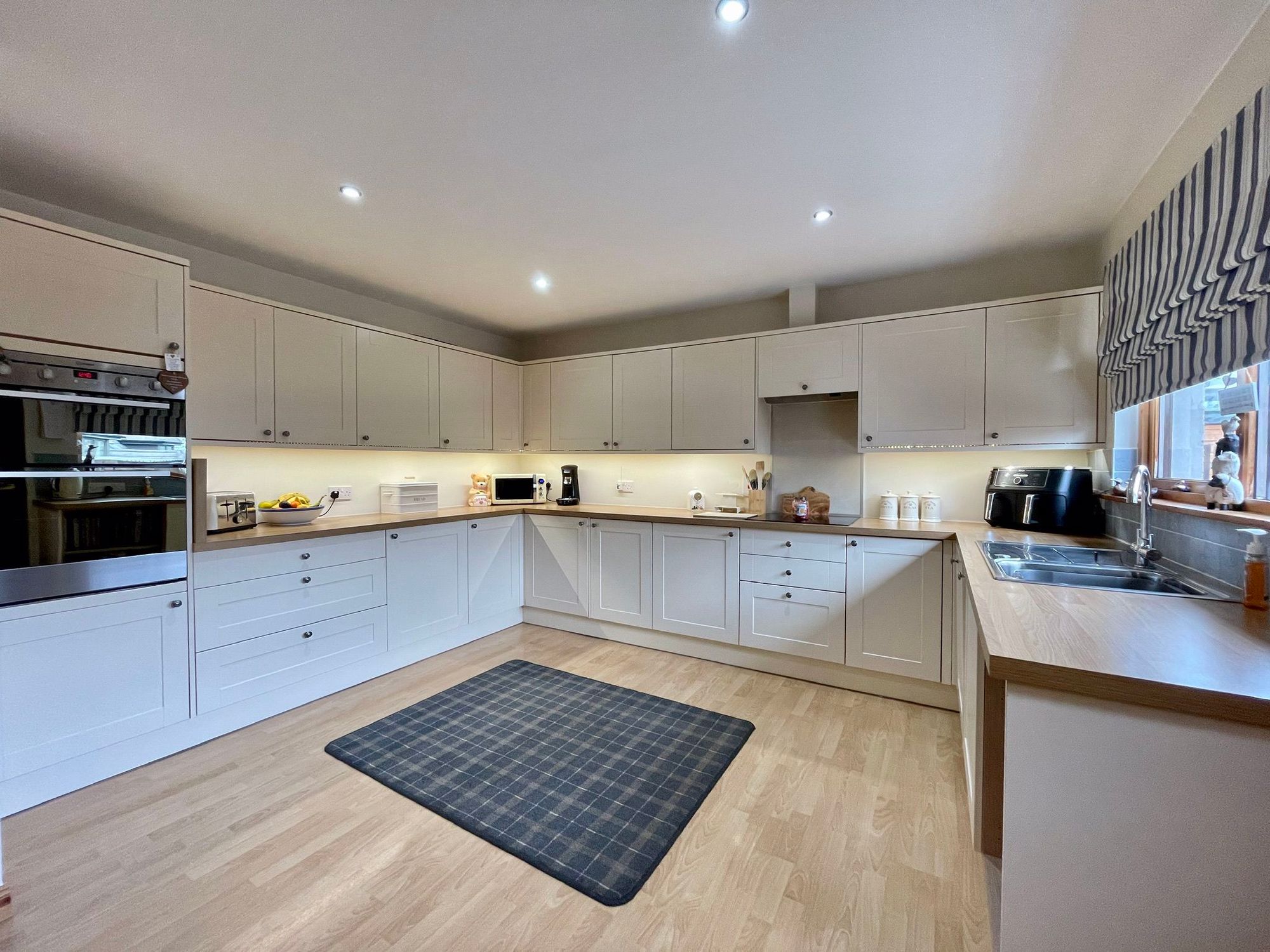 4 bed for sale in Burnbank Road, Alford 1