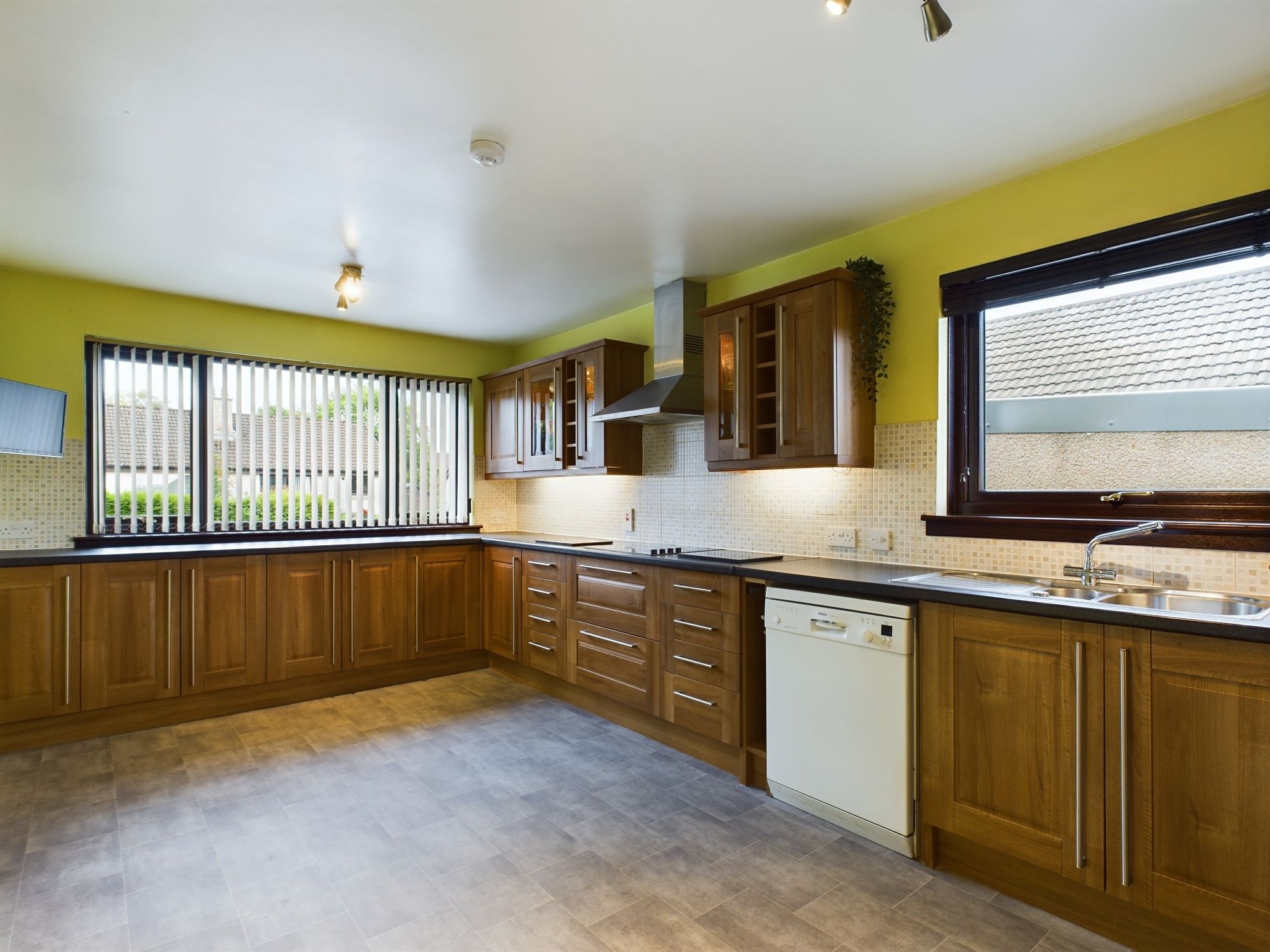 6 bed bungalow for sale in Balfour Road, Alford  - Property Image 9