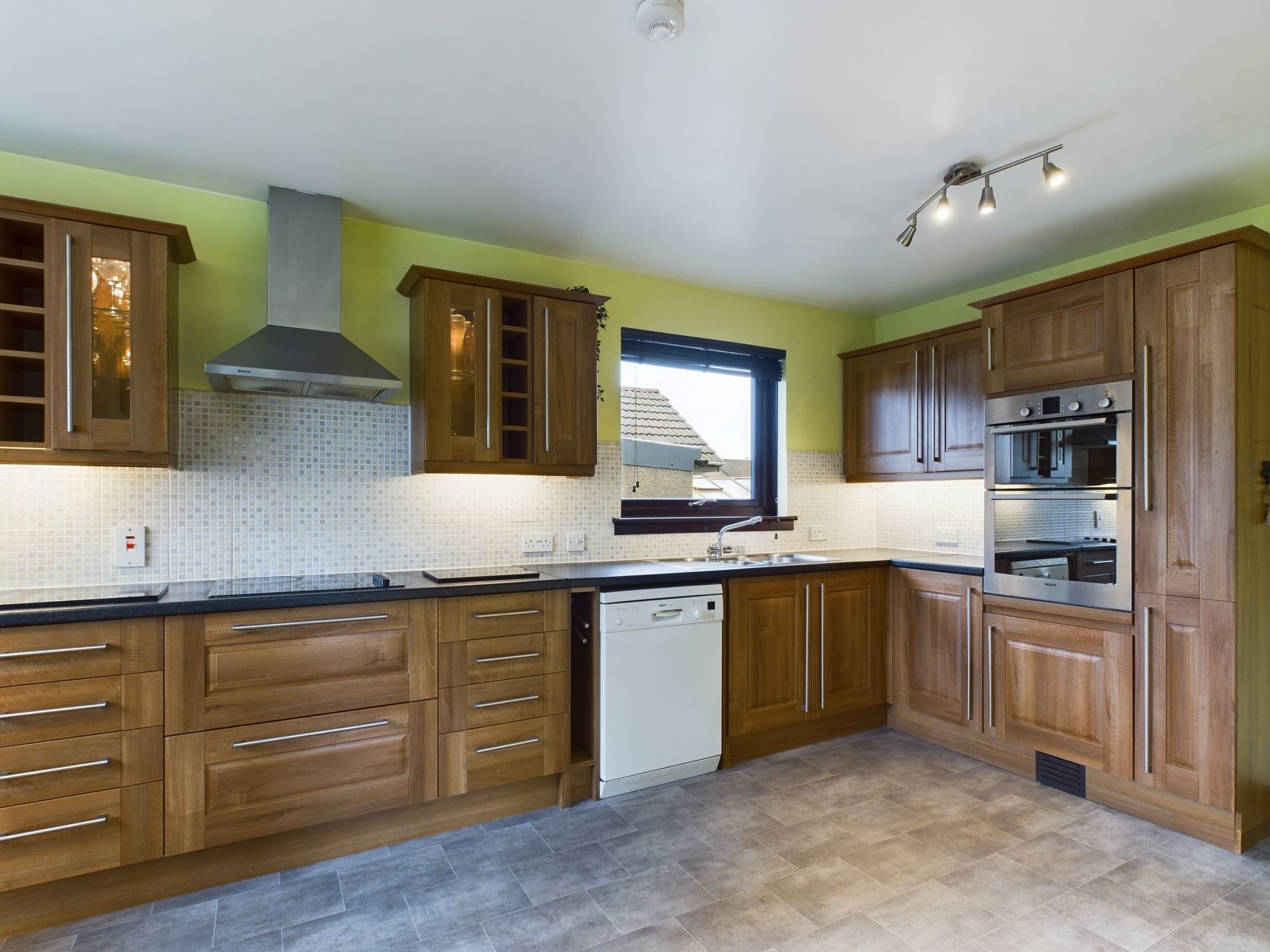 6 bed bungalow for sale in Balfour Road, Alford  - Property Image 10