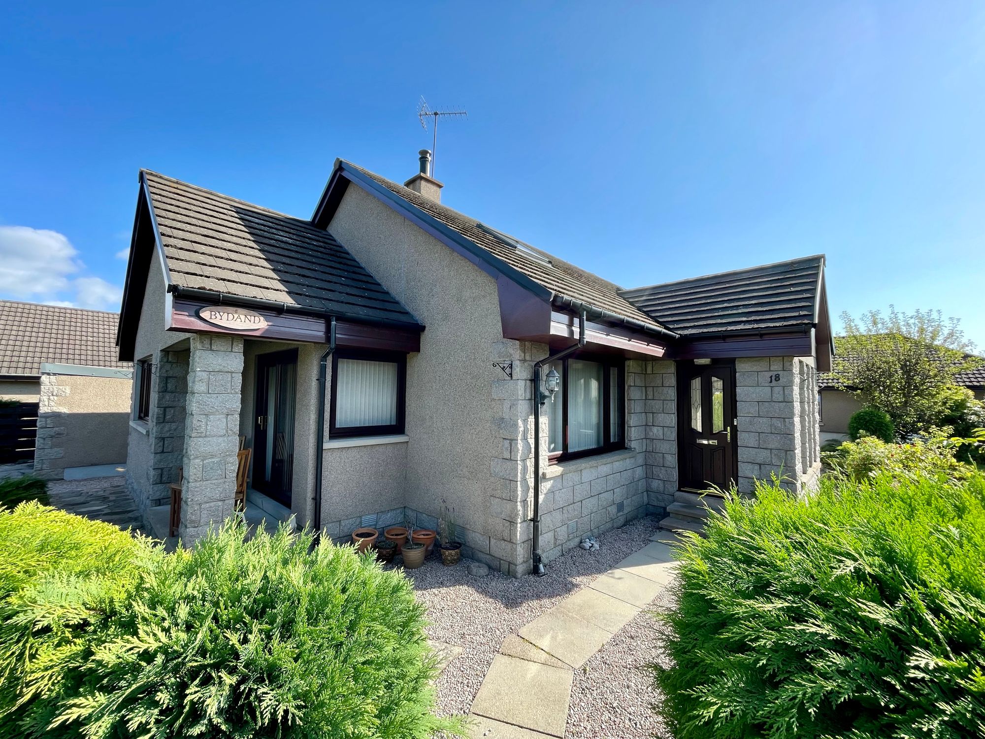 6 bed bungalow for sale in Balfour Road, Alford 1