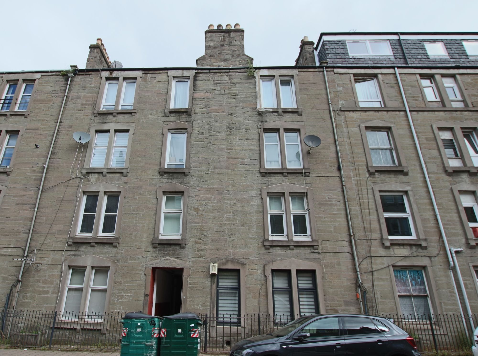 3 bed flat to rent in Park Avenue, Dundee 1