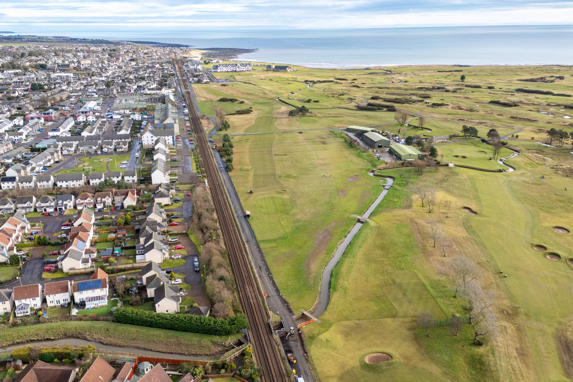 5 bed house for sale in Tiger Beach Drive, Carnoustie  - Property Image 1