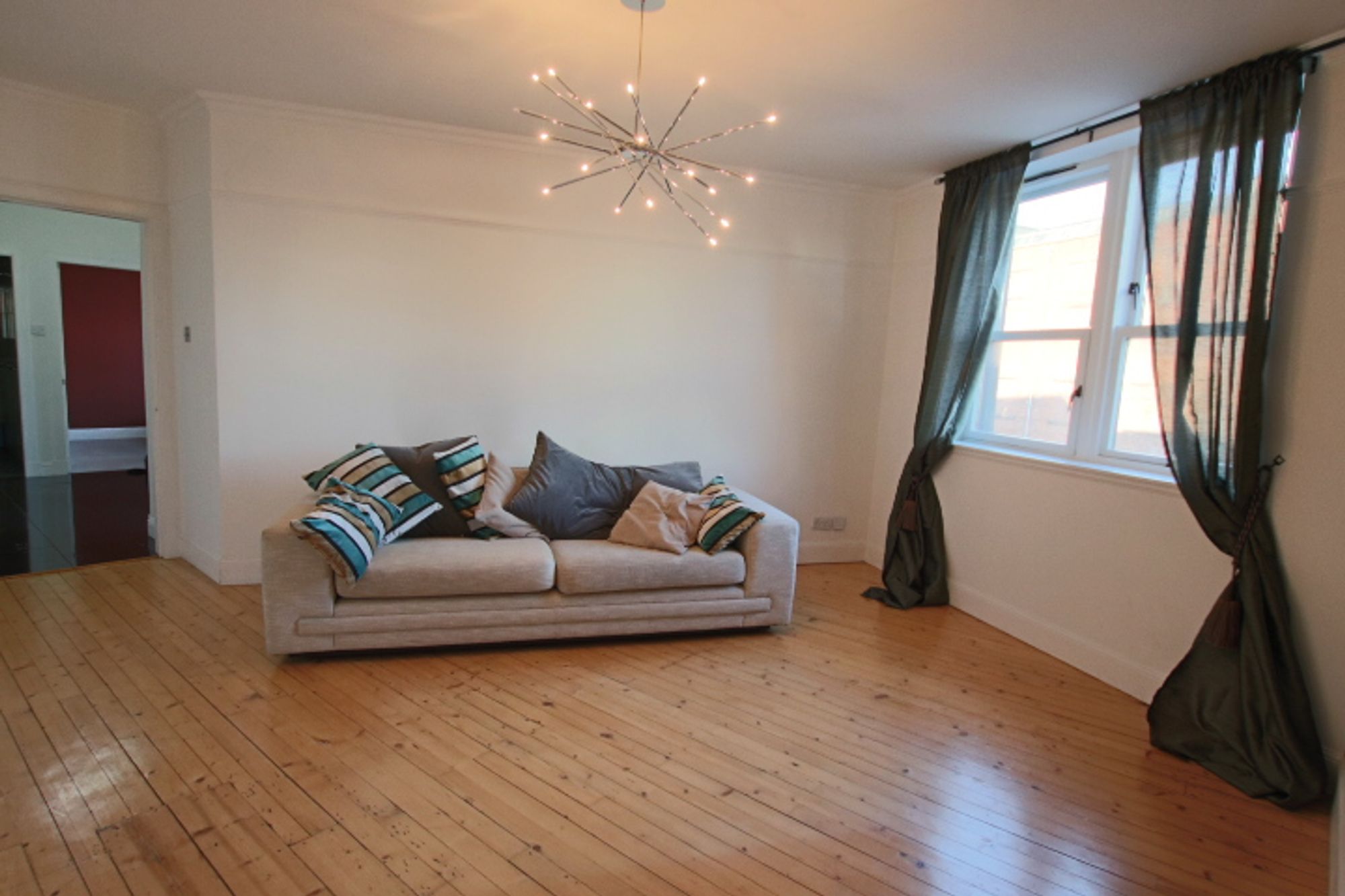 2 bed flat to rent in Peter Street, Dundee 2