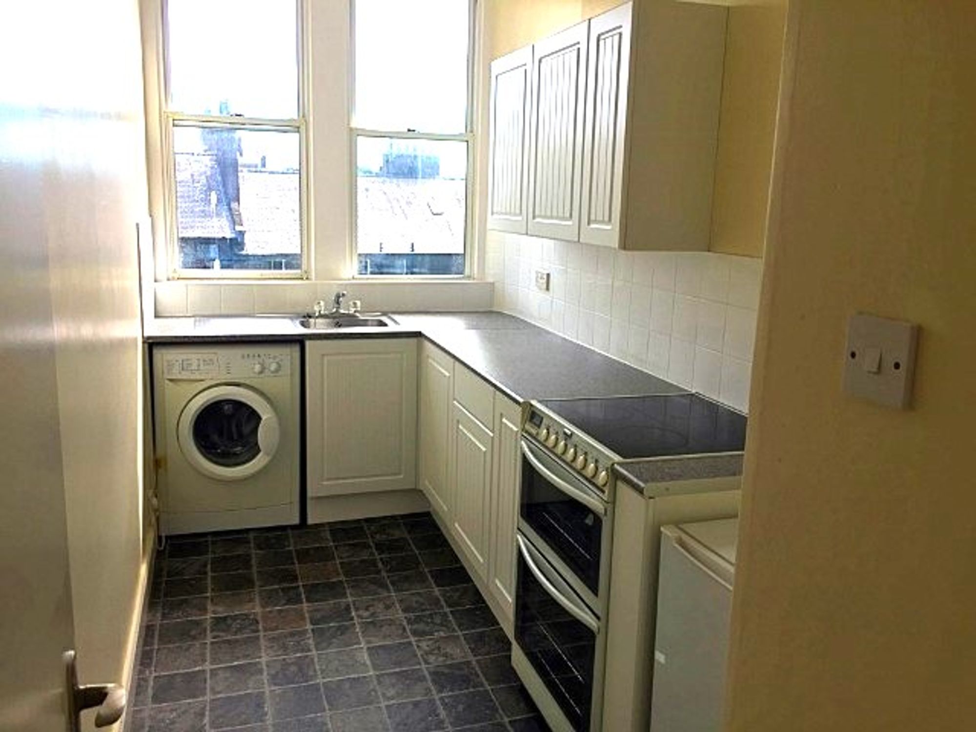 1 bed flat to rent in Erskine Street, Dundee 2