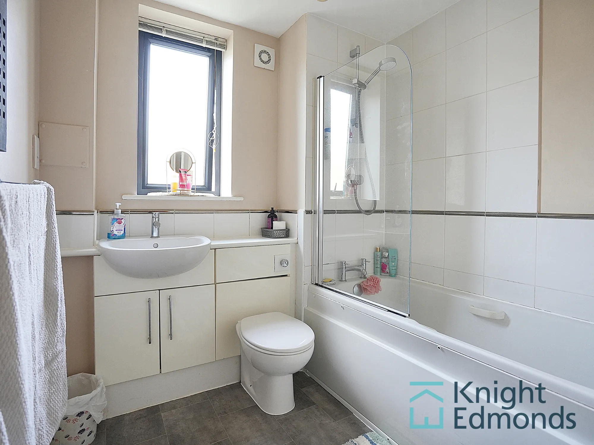 2 bed apartment for sale in Clifford Way, Maidstone  - Property Image 6