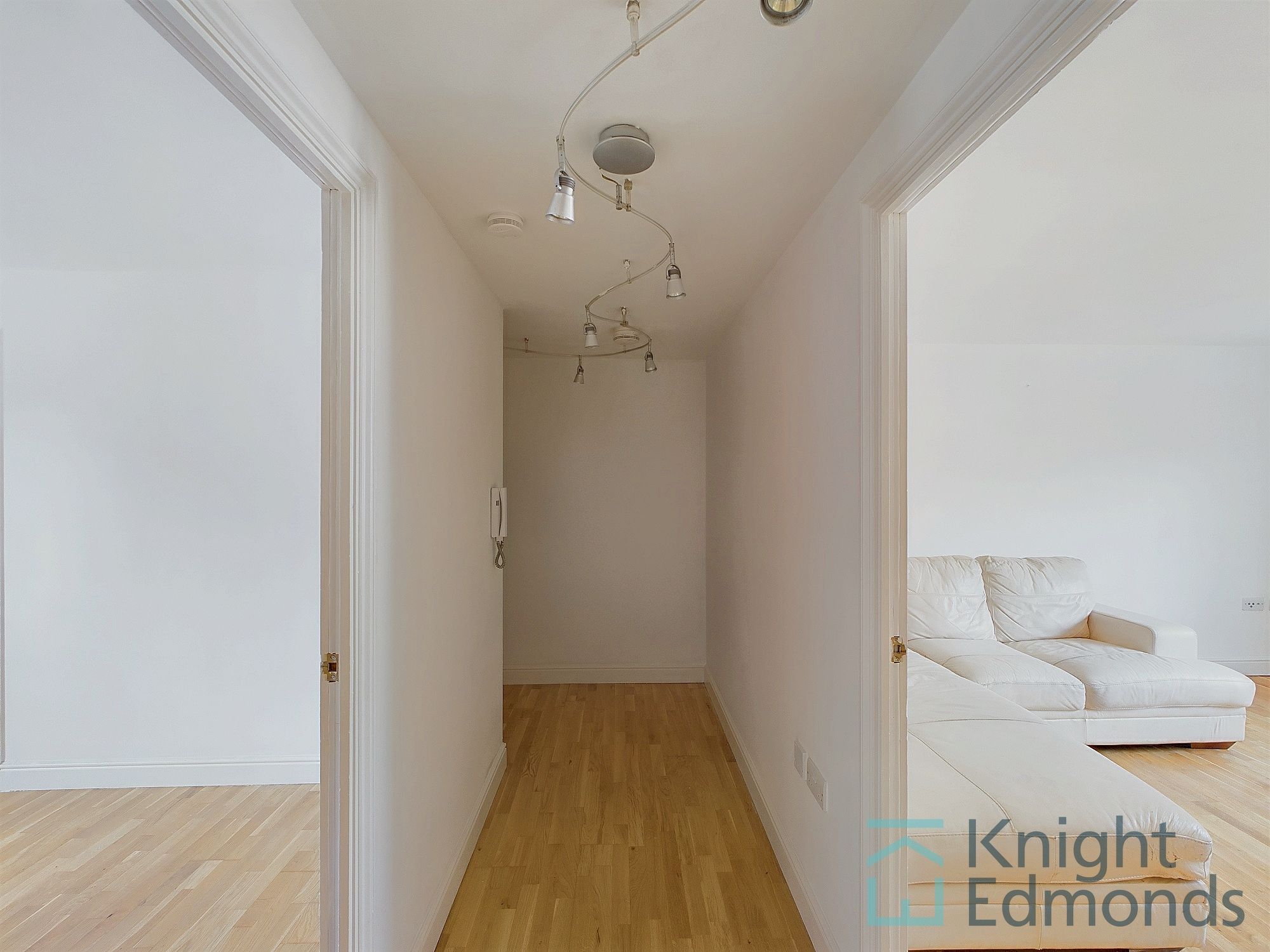 2 bed apartment for sale in St. Peters Street, Maidstone  - Property Image 10