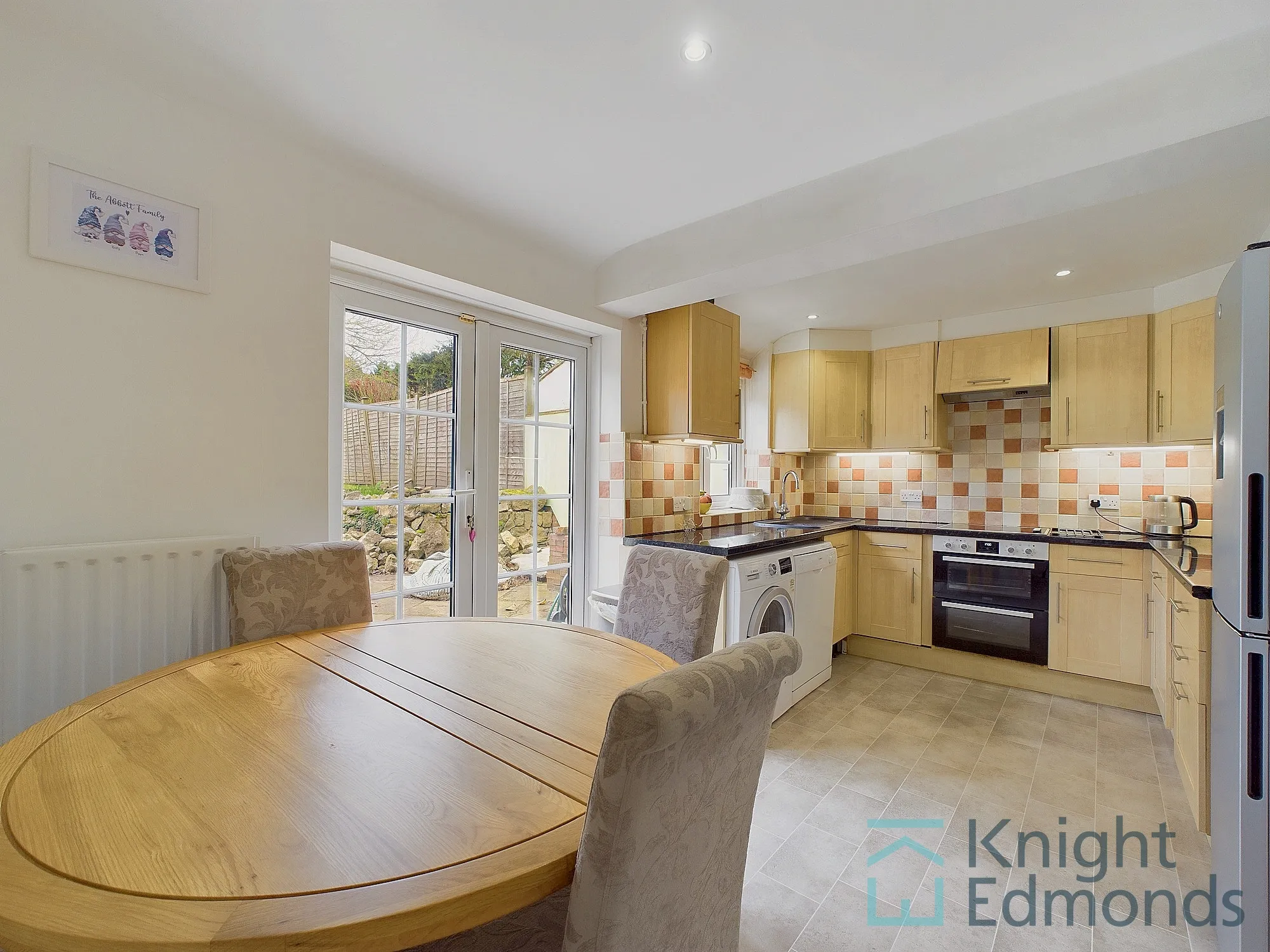 4 bed semi-detached house for sale in Lower Road, Maidstone  - Property Image 2